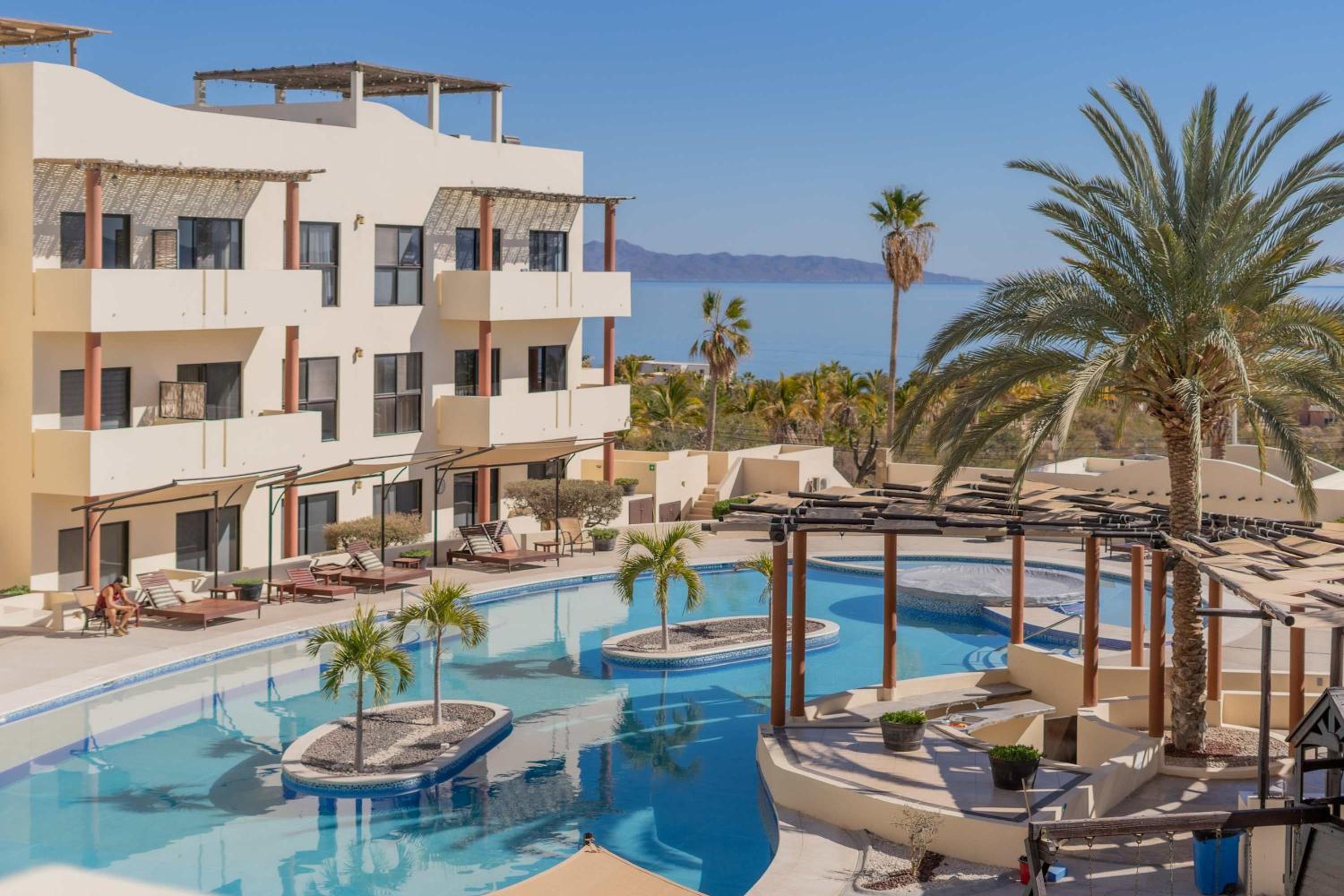 Oceanview condo w Resort amenities Steps to Beach
