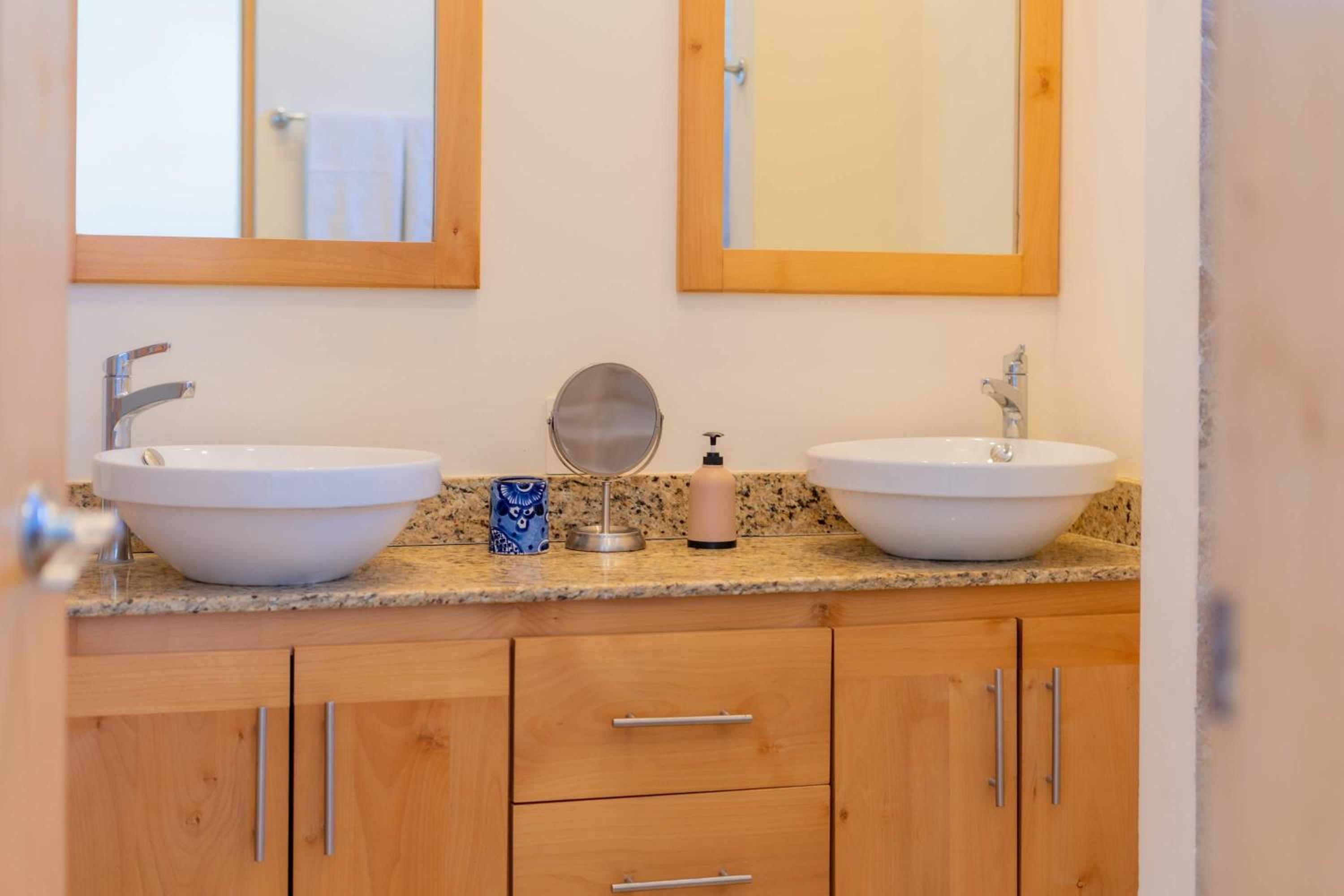 Oceanview condo w Resort amenities Steps to Beach