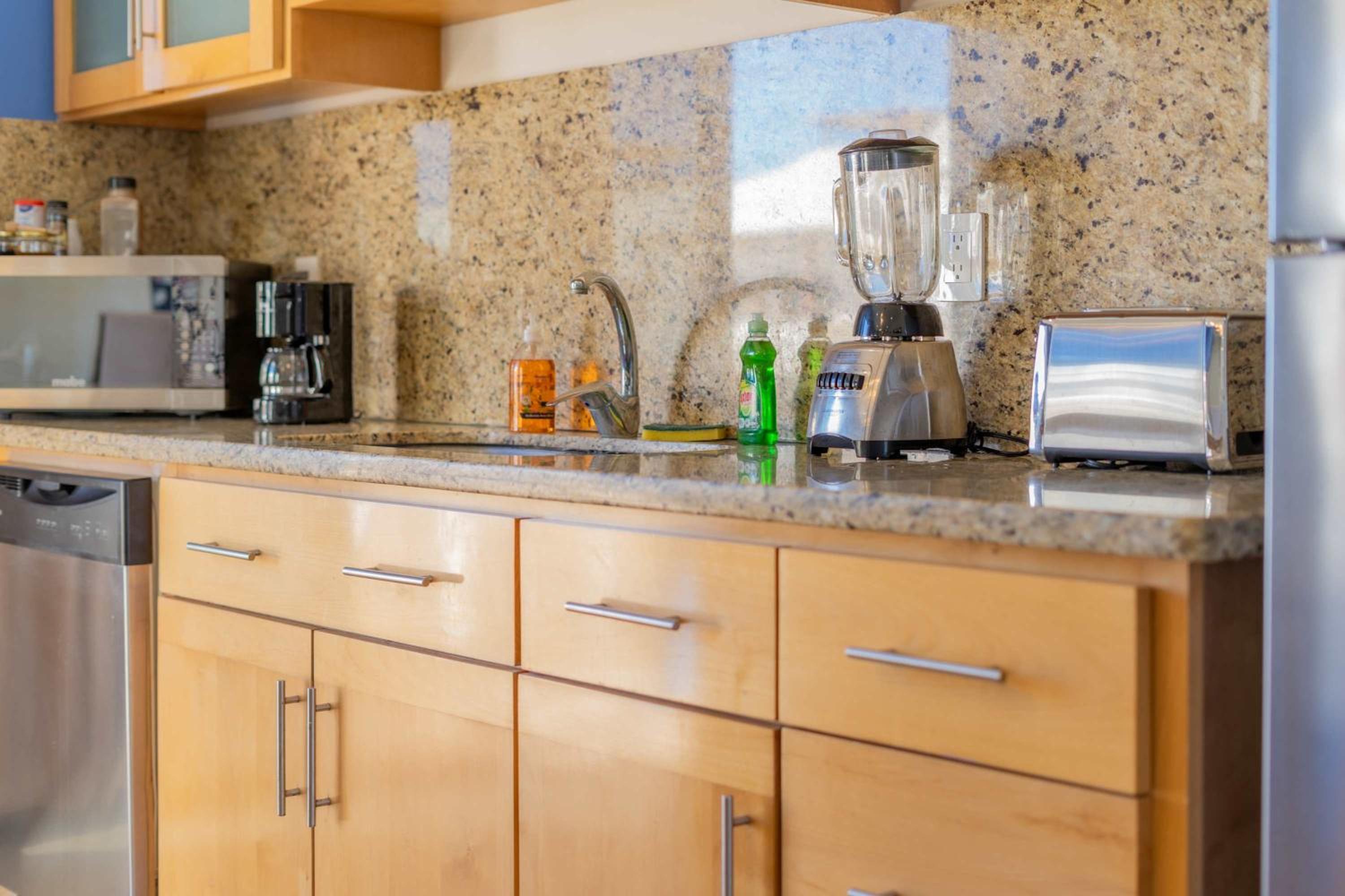 Oceanview condo w Resort amenities Steps to Beach