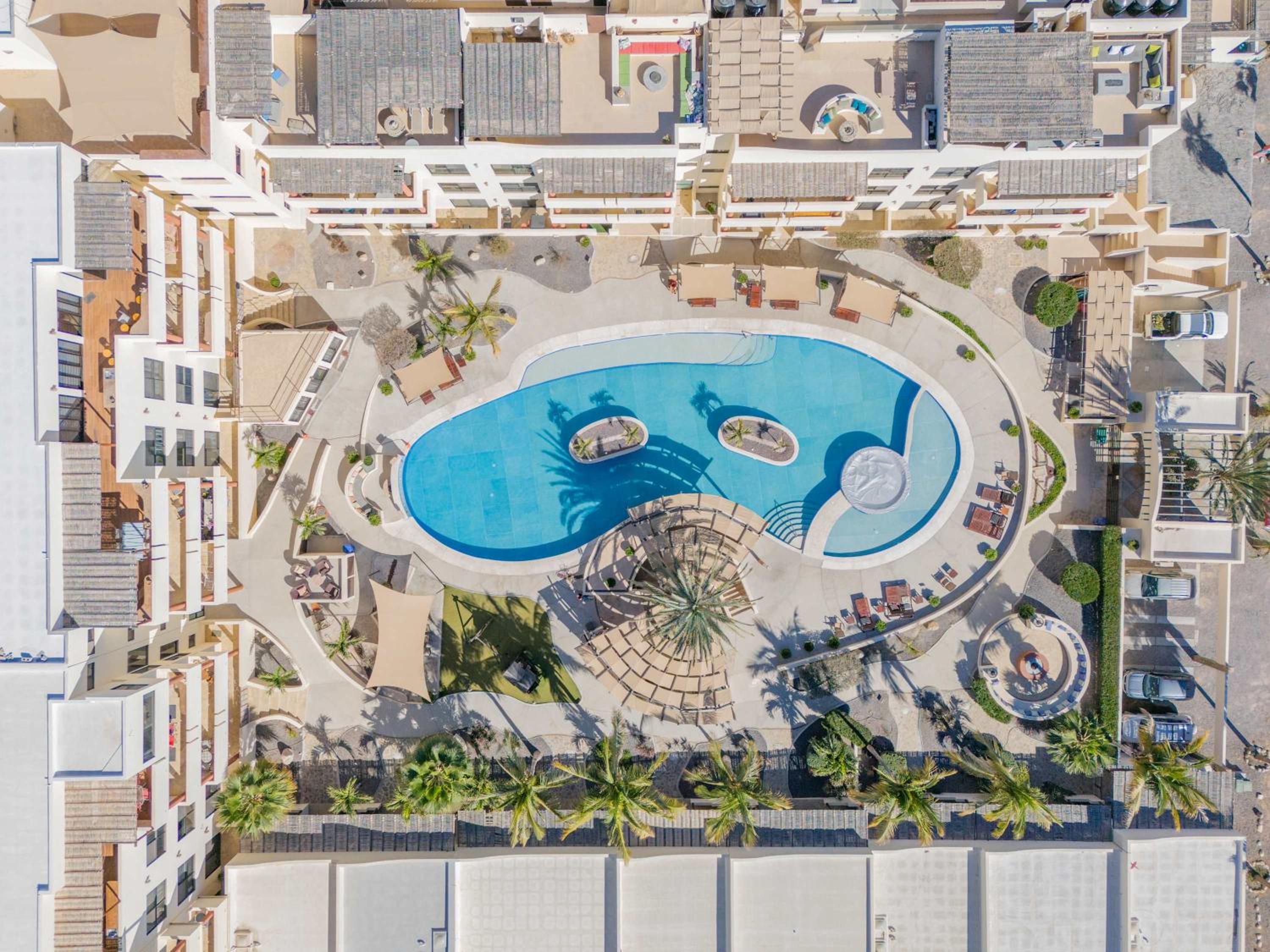 Oceanview condo w Resort amenities Steps to Beach