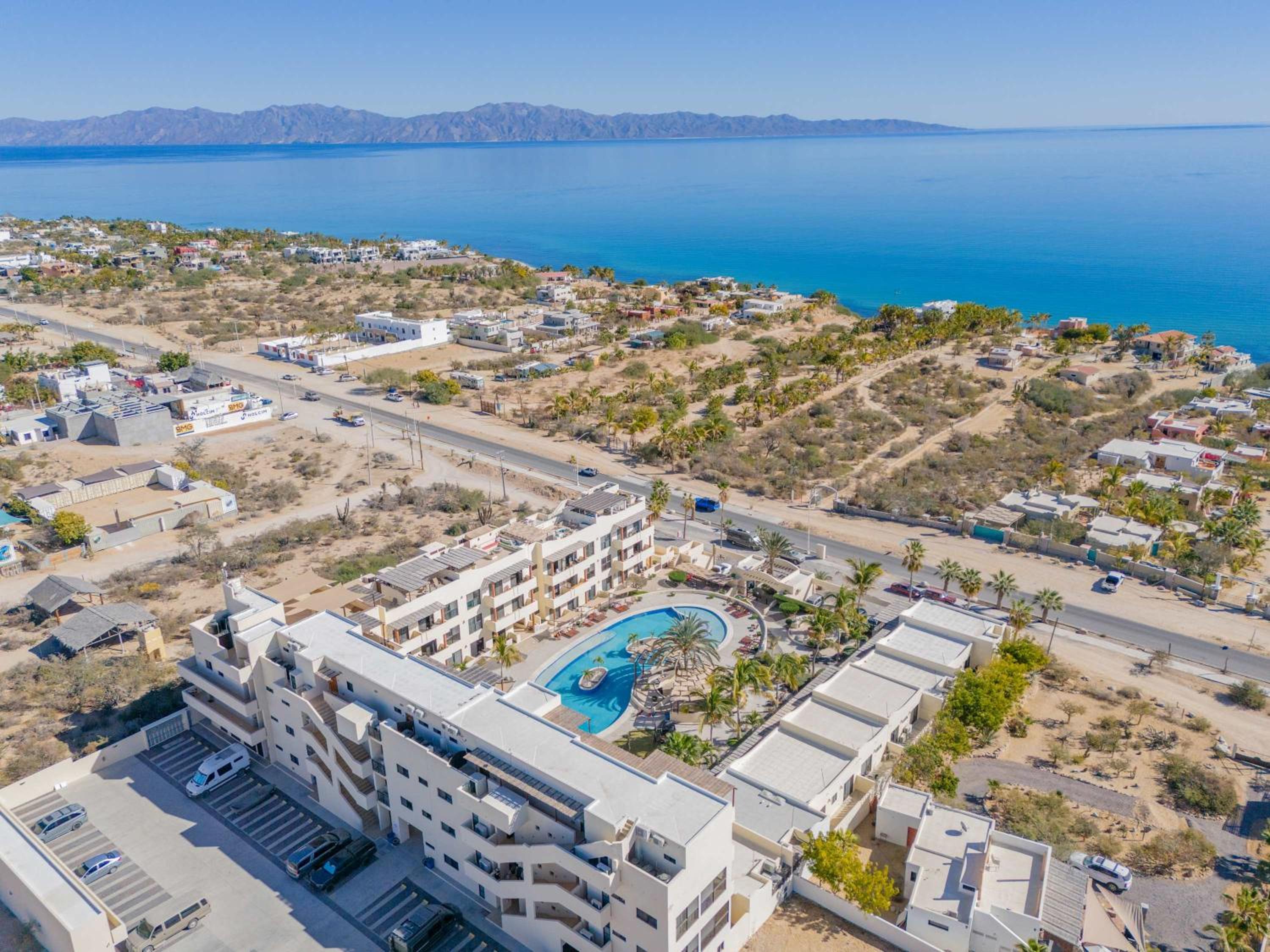 Oceanview condo w Resort amenities Steps to Beach
