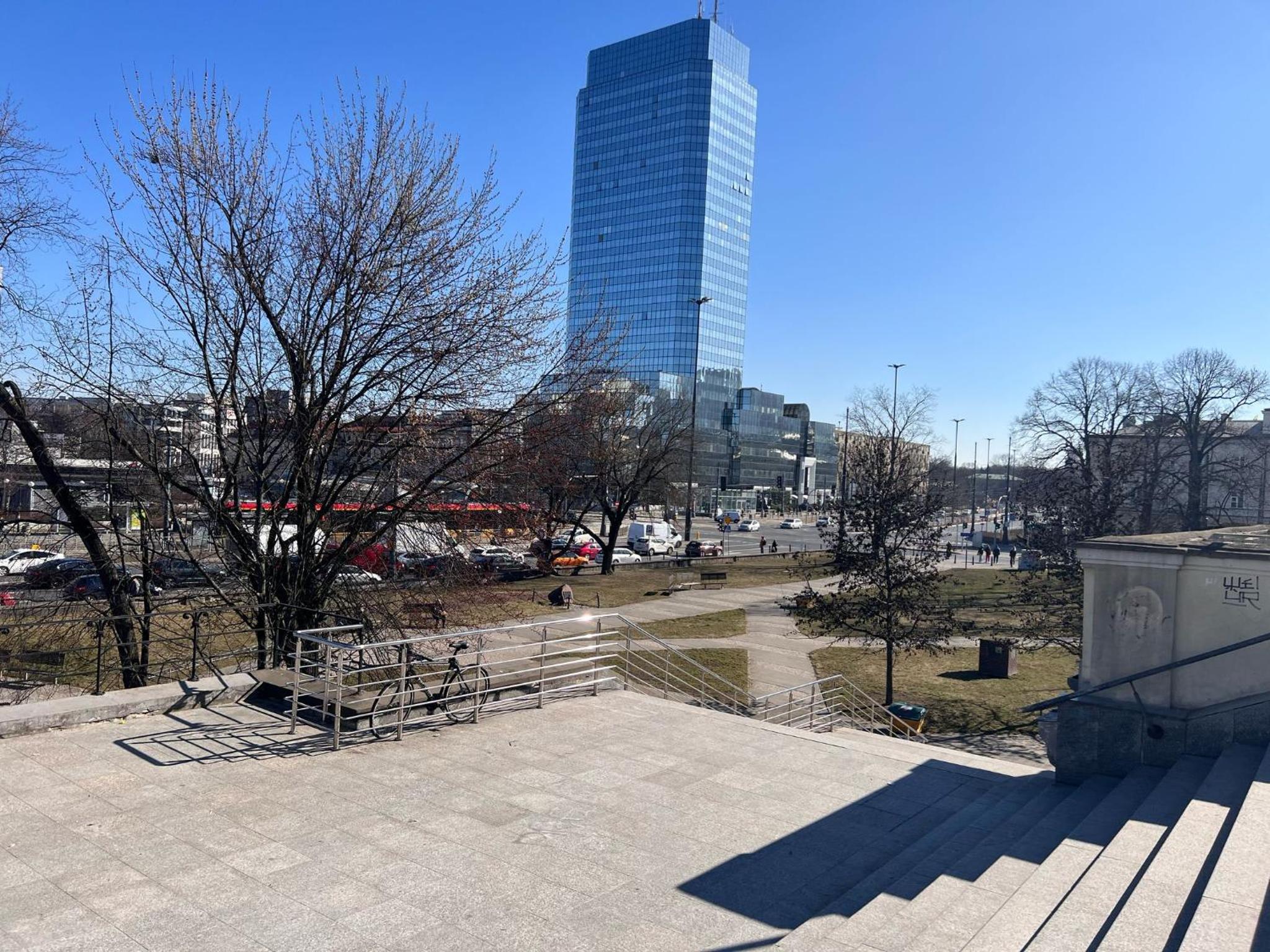 Plac Bankowy Apartment, Metro