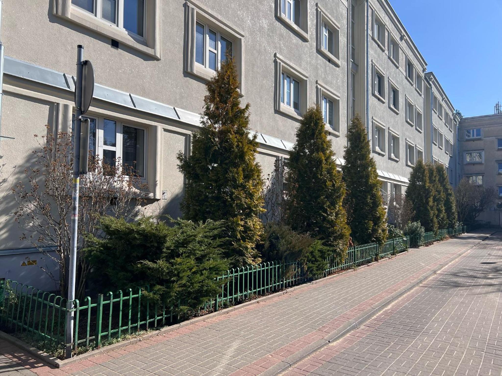 Plac Bankowy Apartment, Metro