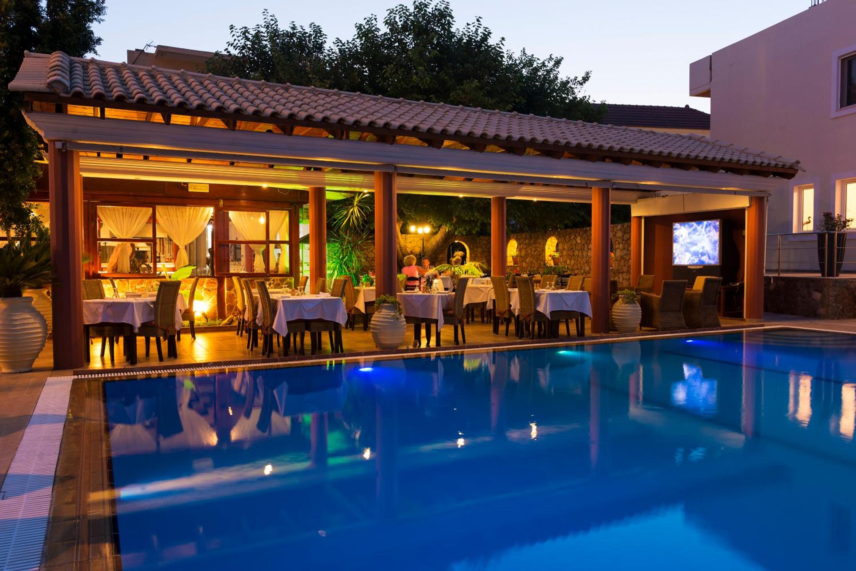 Perla Marina Hotel