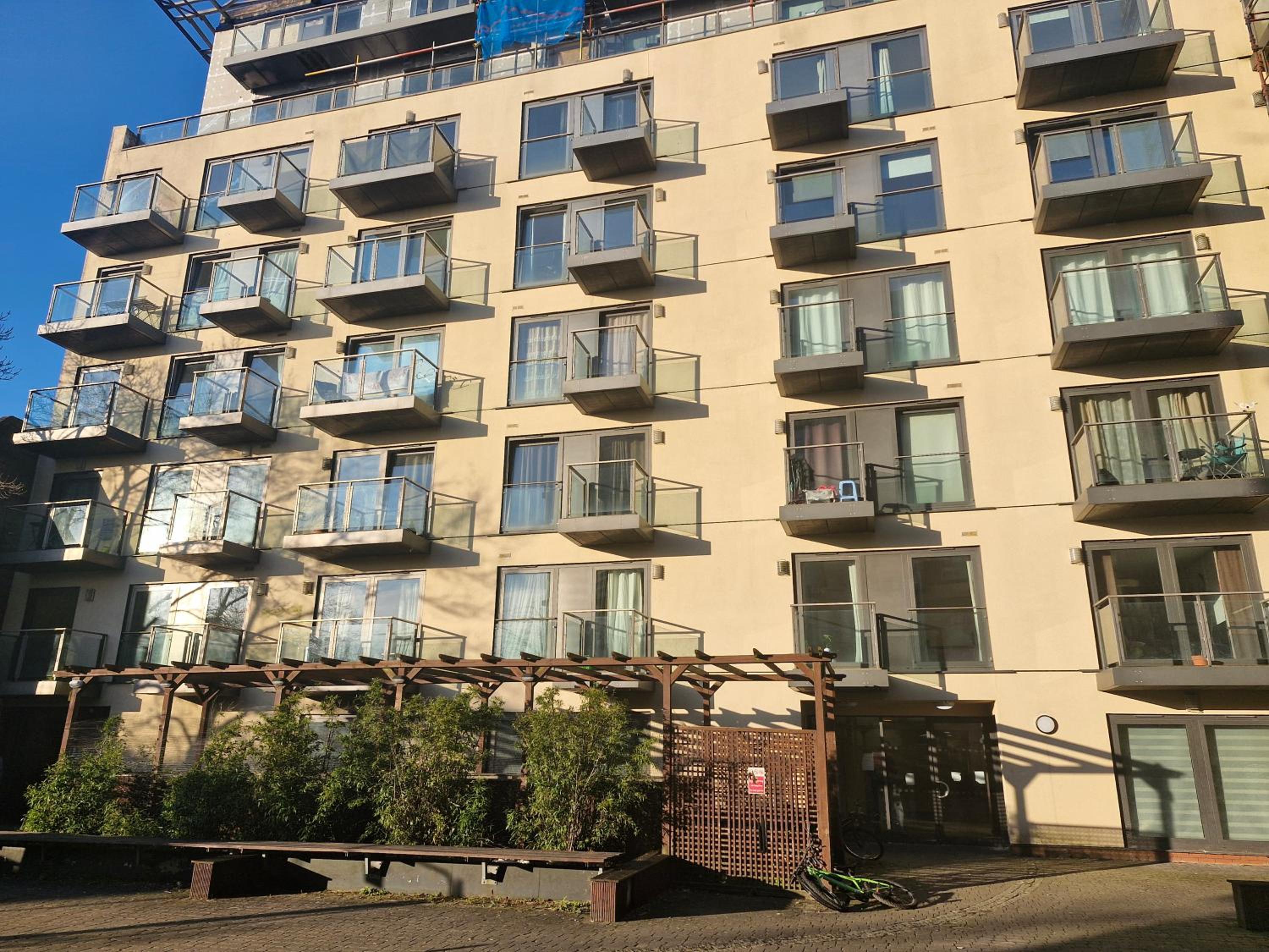 Slough Luxhaven Elegant One-Bed Apartment on High Street