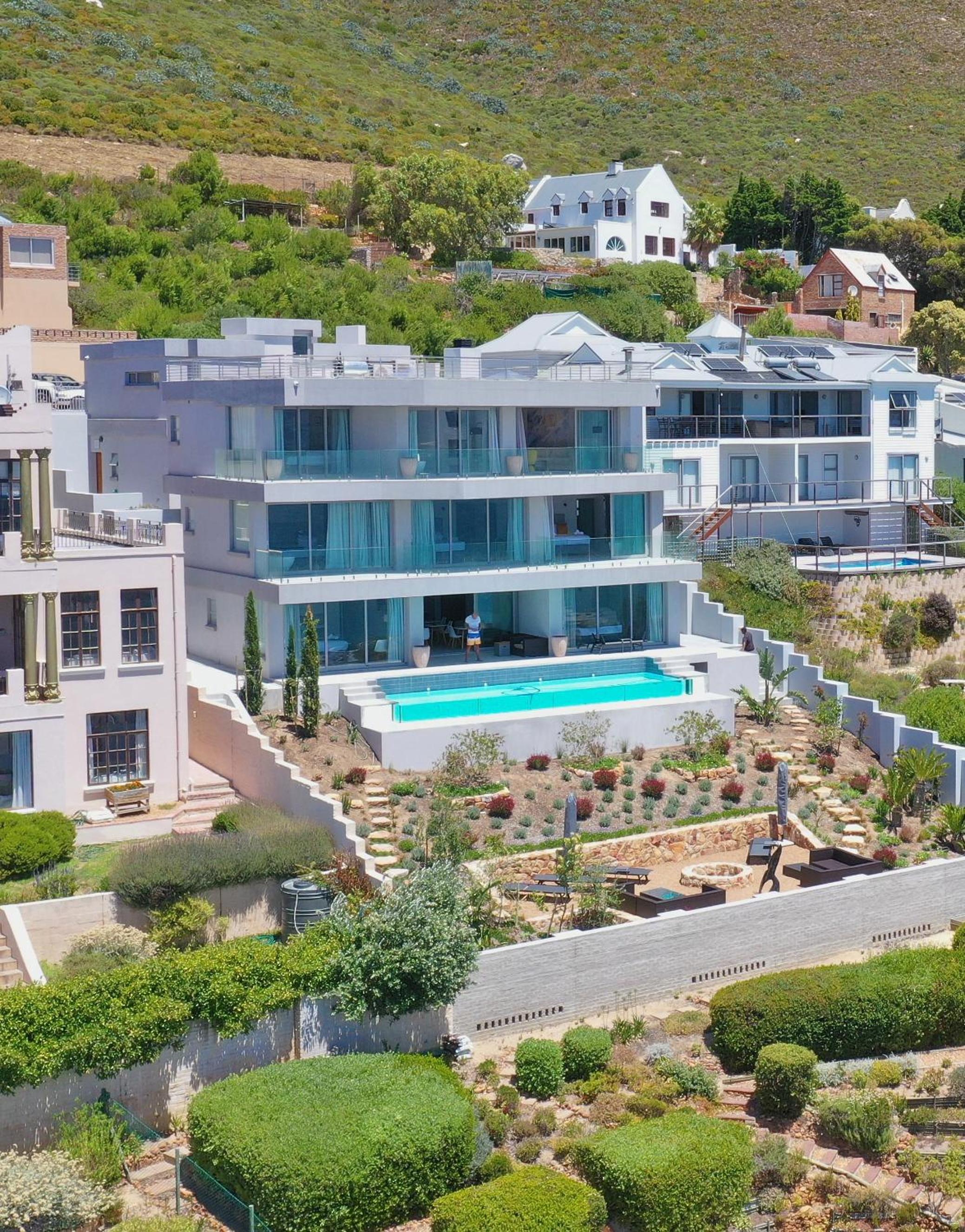 Luxury Surfer's Corner Suite with Ocean Views