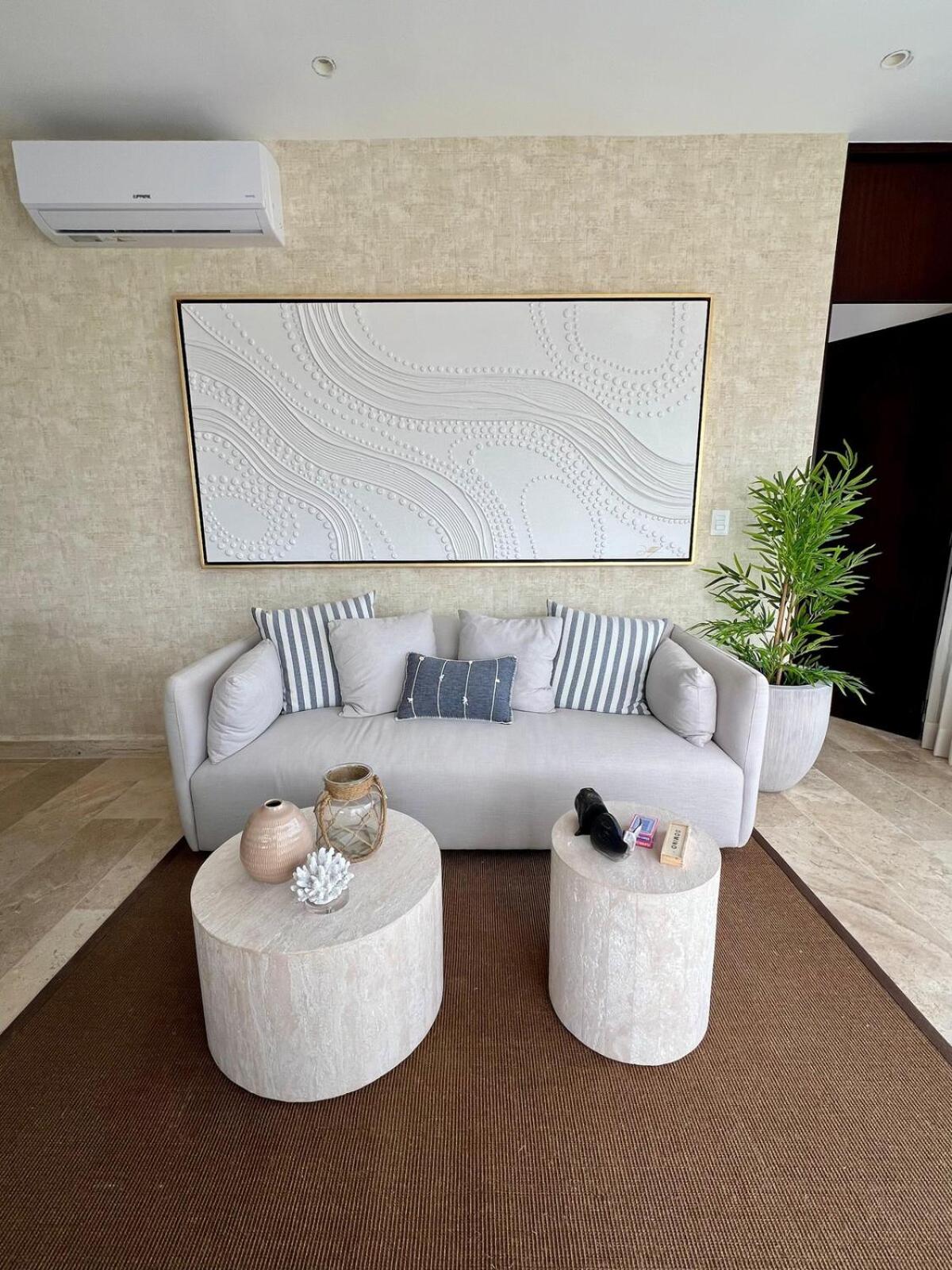 Penthouse Navela 405 by Cercana