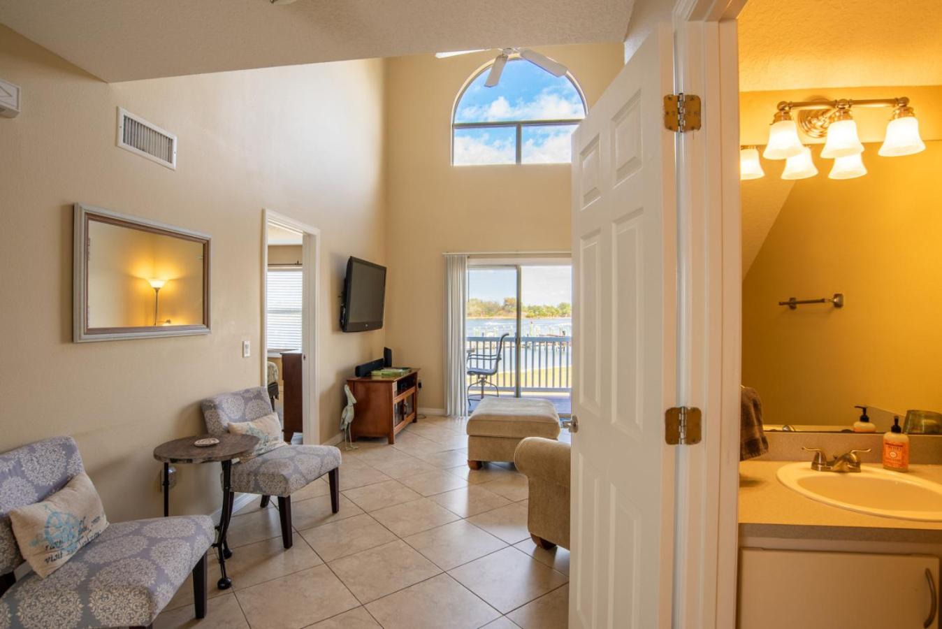 Rivers Edge Retreat on Crystal River with Pool