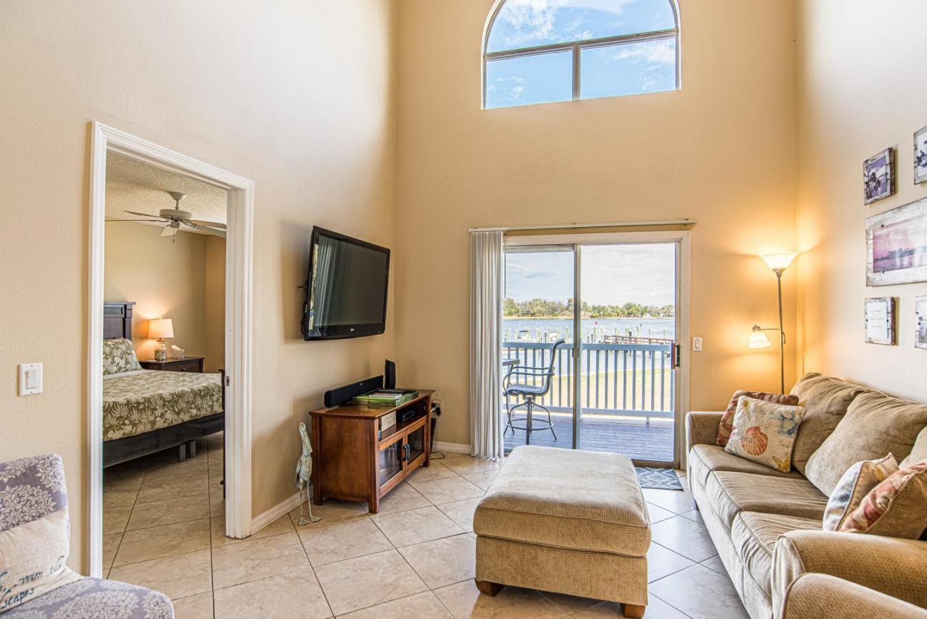 Rivers Edge Retreat on Crystal River with Pool