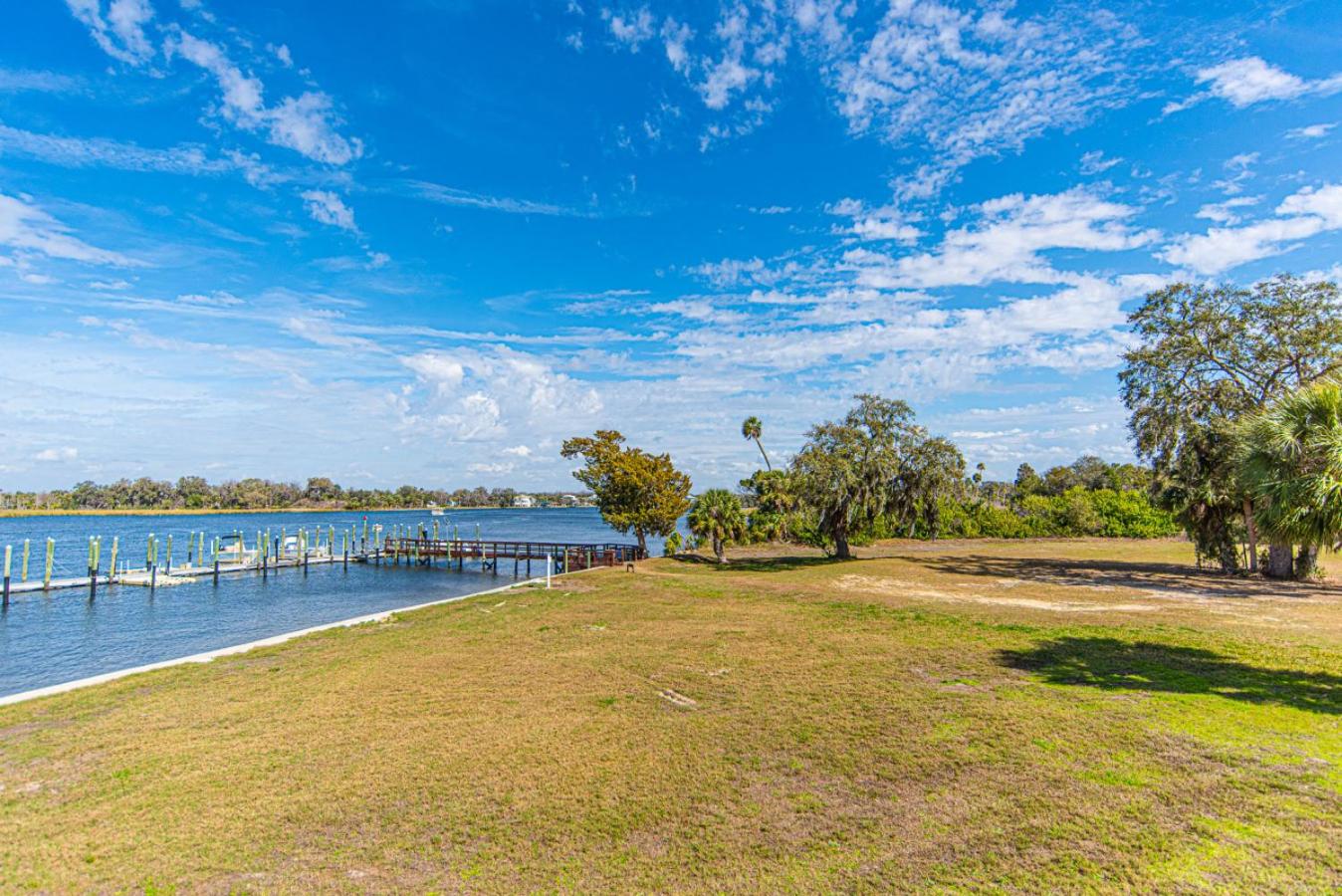 Rivers Edge Retreat on Crystal River with Pool