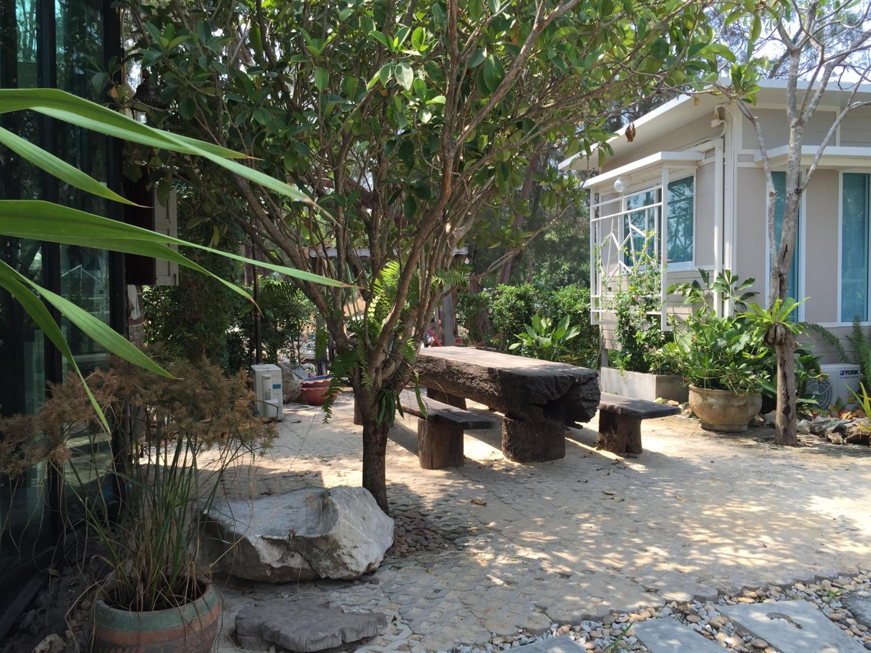 Rayonghouse Resort