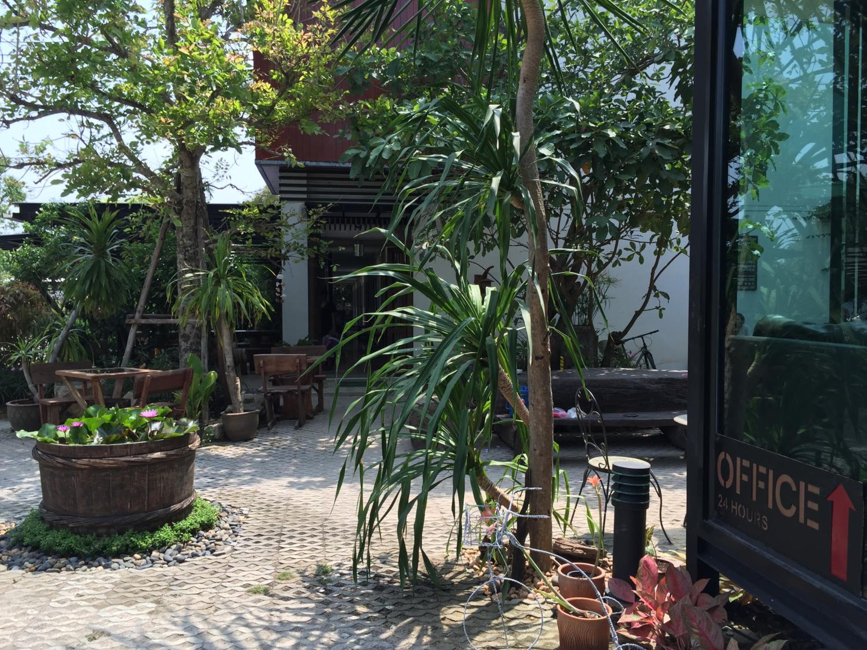 Rayonghouse Resort