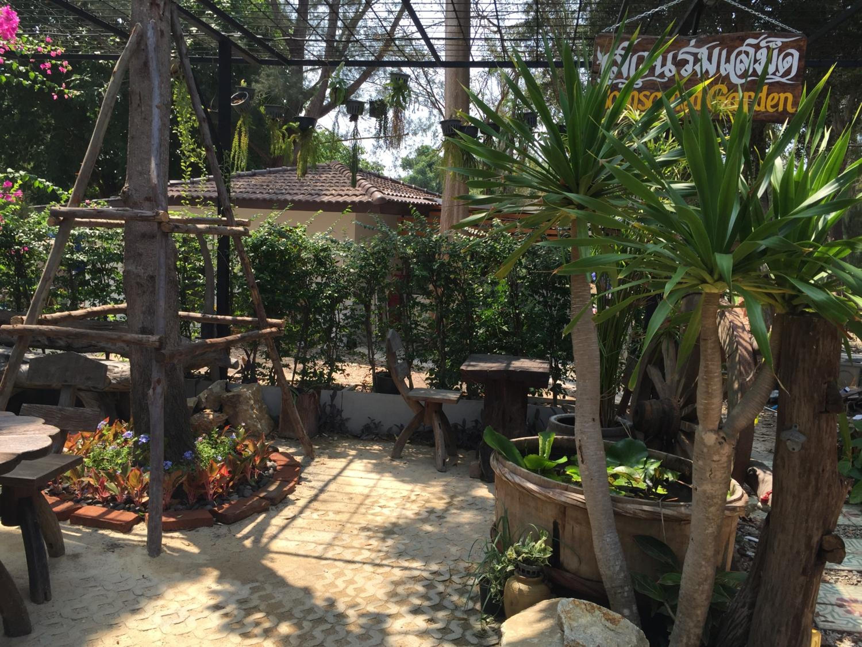 Rayonghouse Resort