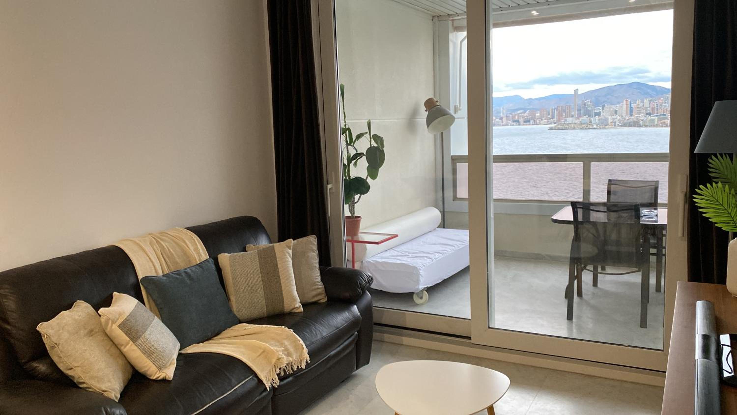 Excellent apartment in front of the sea!