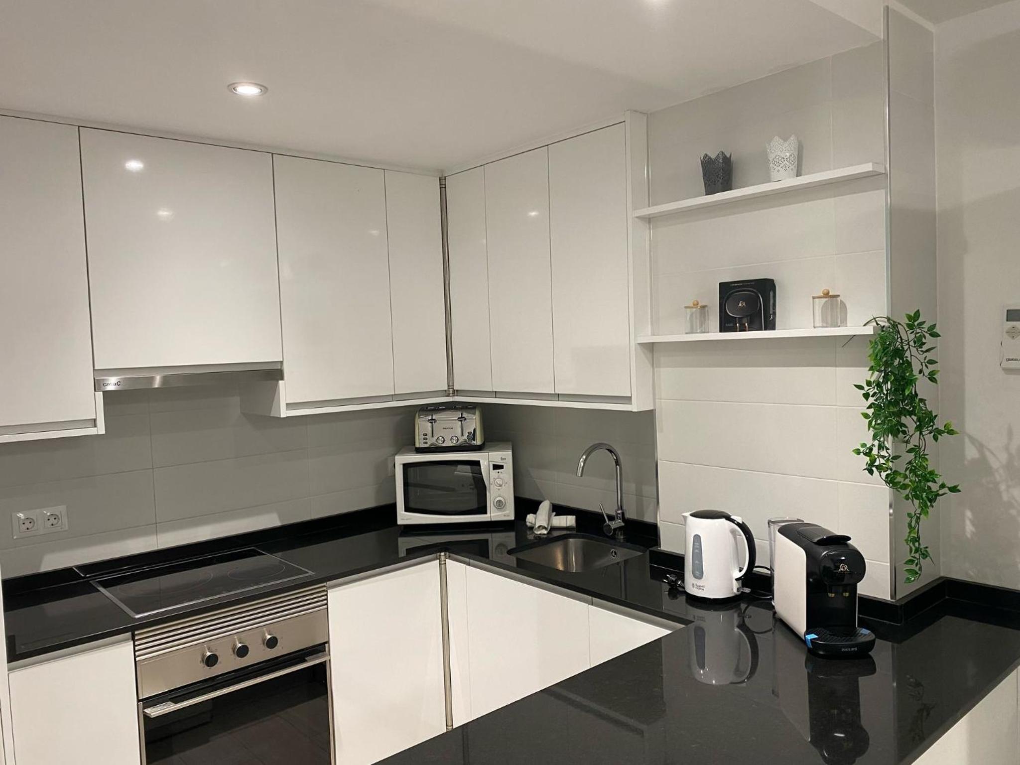Apartamento ensueño 1a linea playa poniente 6 PAX parking wifi y AC