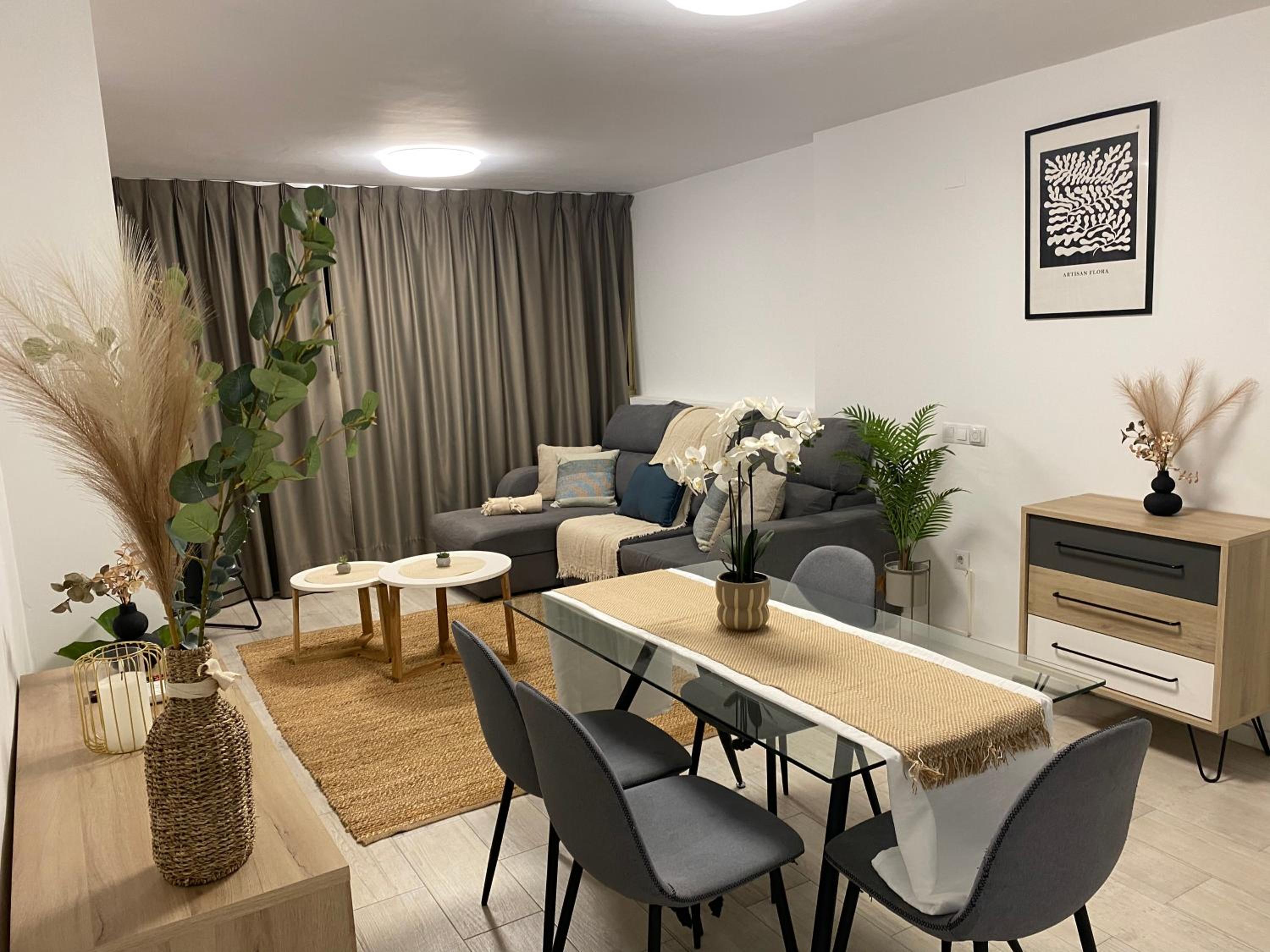 Apartamento ensueño 1a linea playa poniente 6 PAX parking wifi y AC