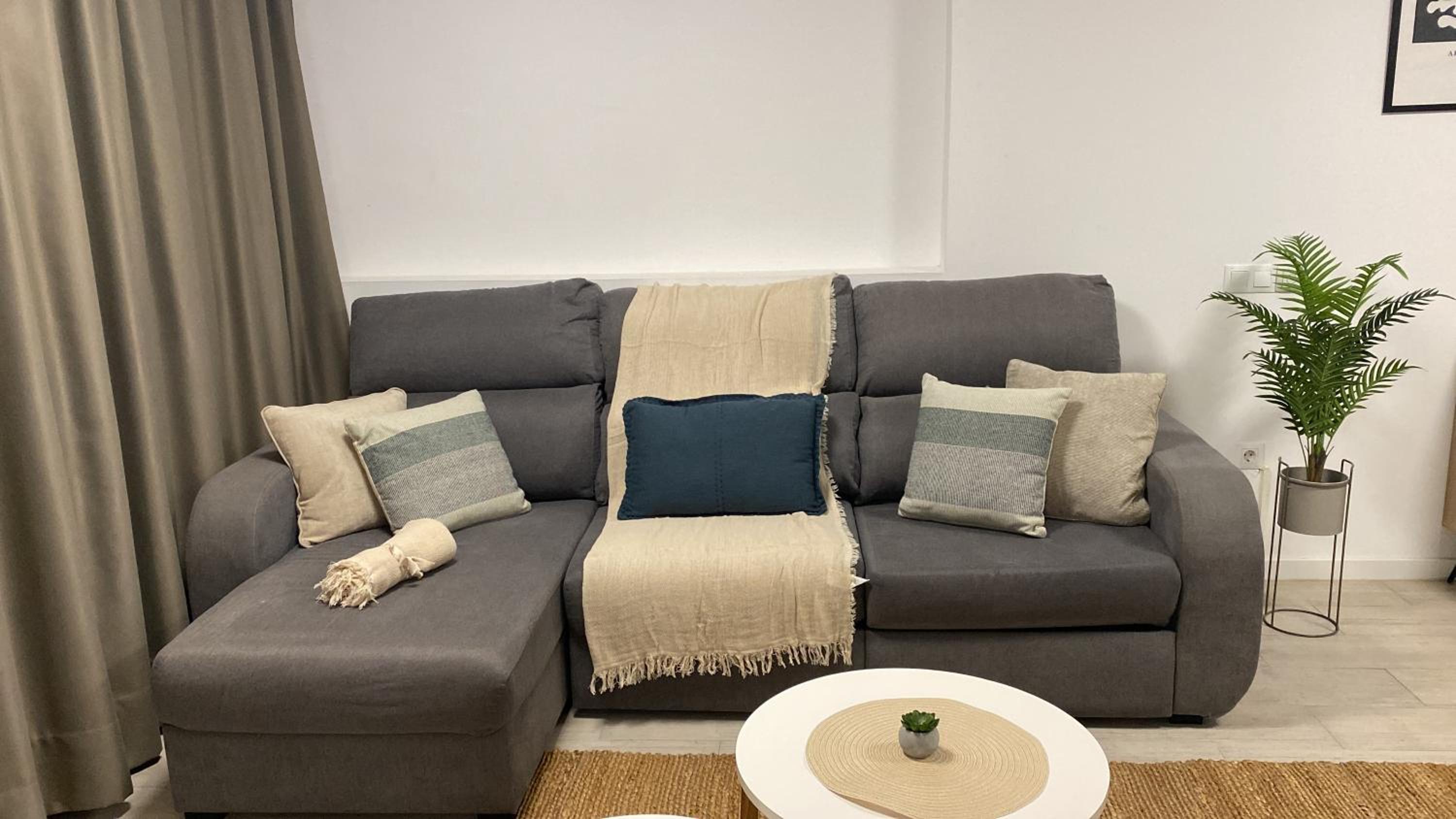 Apartamento ensueño 1a linea playa poniente 6 PAX parking wifi y AC