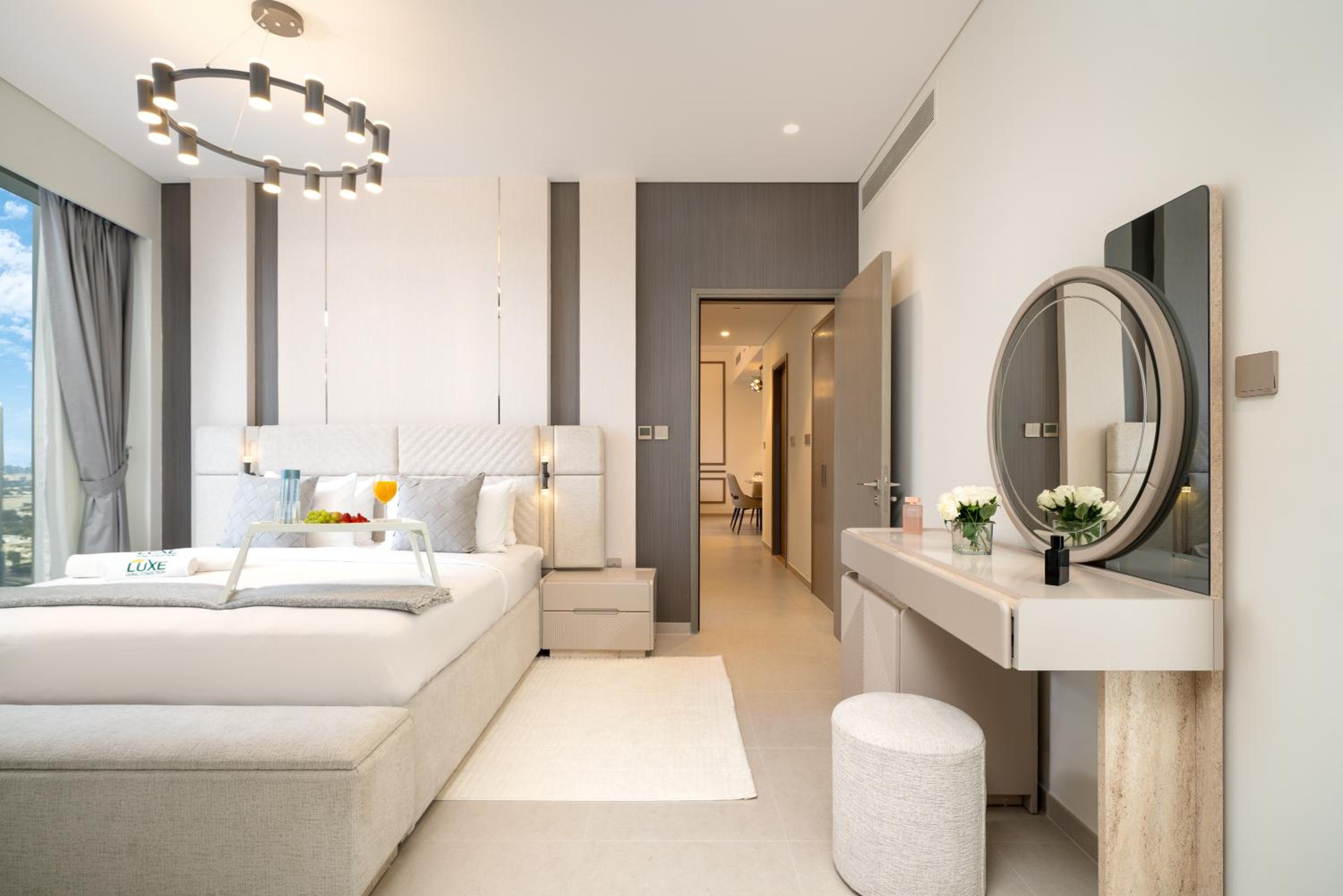 Luxe Living at Grande Signature - Burj Khalifa and Sea Views - Brand New