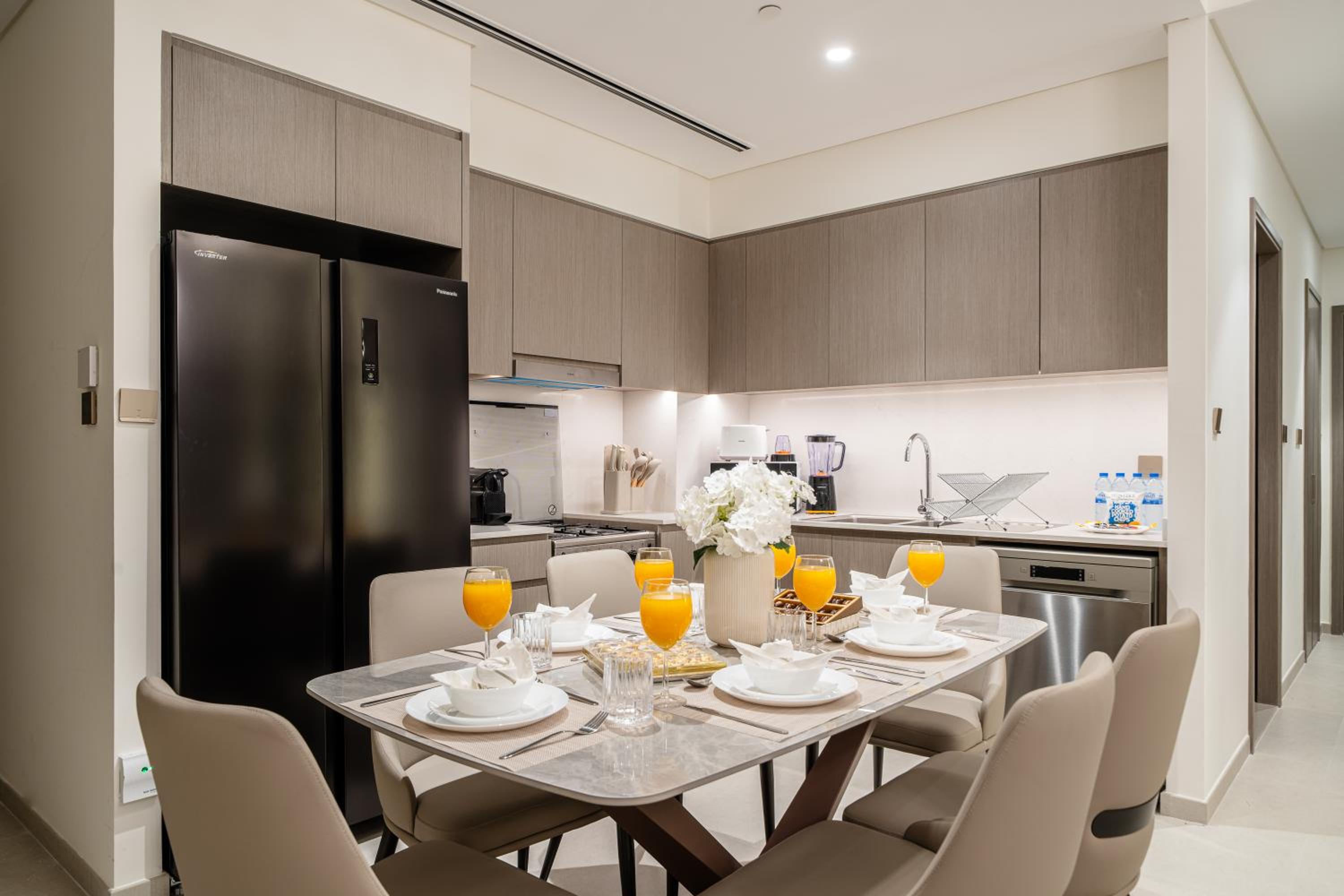 Luxe Living at Grande Signature - Burj Khalifa and Sea Views - Brand New