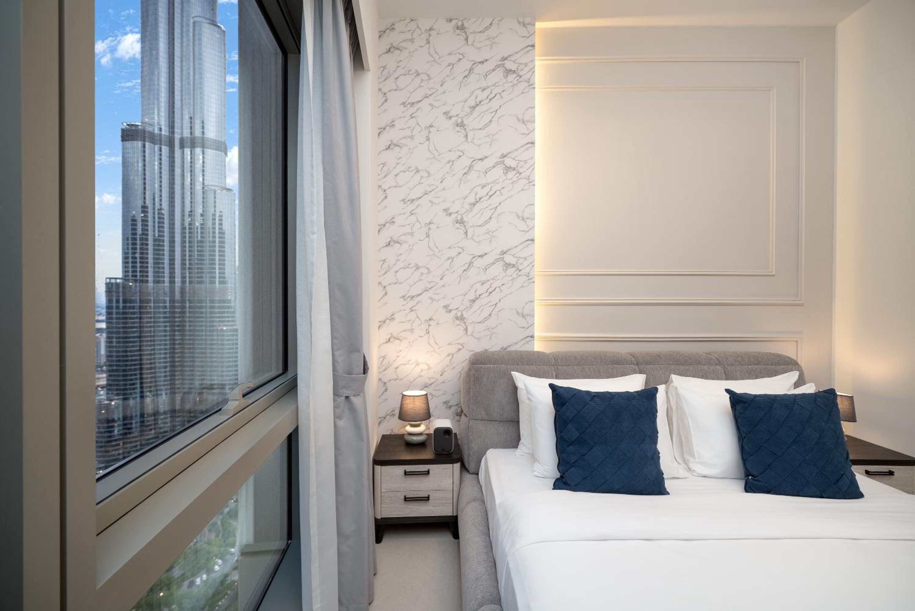 Luxe Living at Grande Signature - Burj Khalifa and Sea Views - Brand New