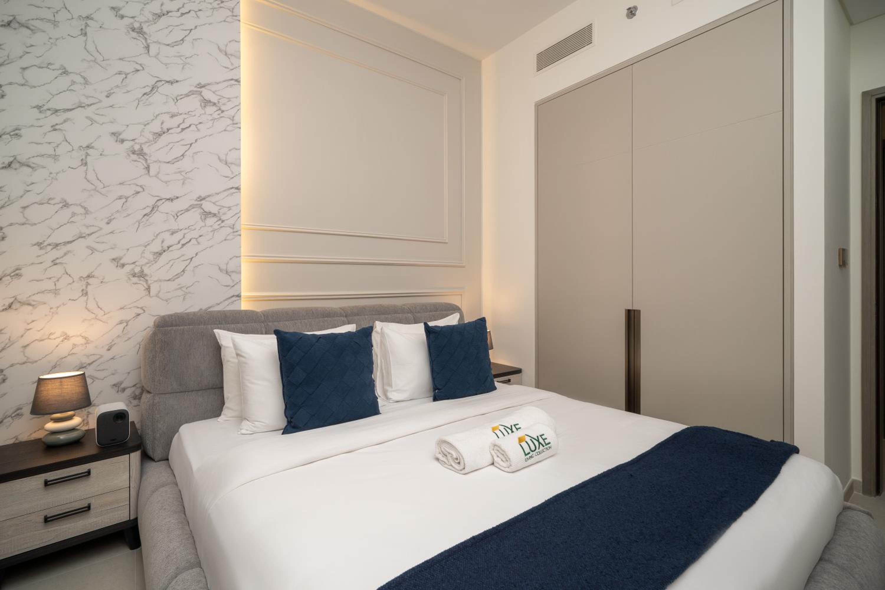 Luxe Living at Grande Signature - Burj Khalifa and Sea Views - Brand New