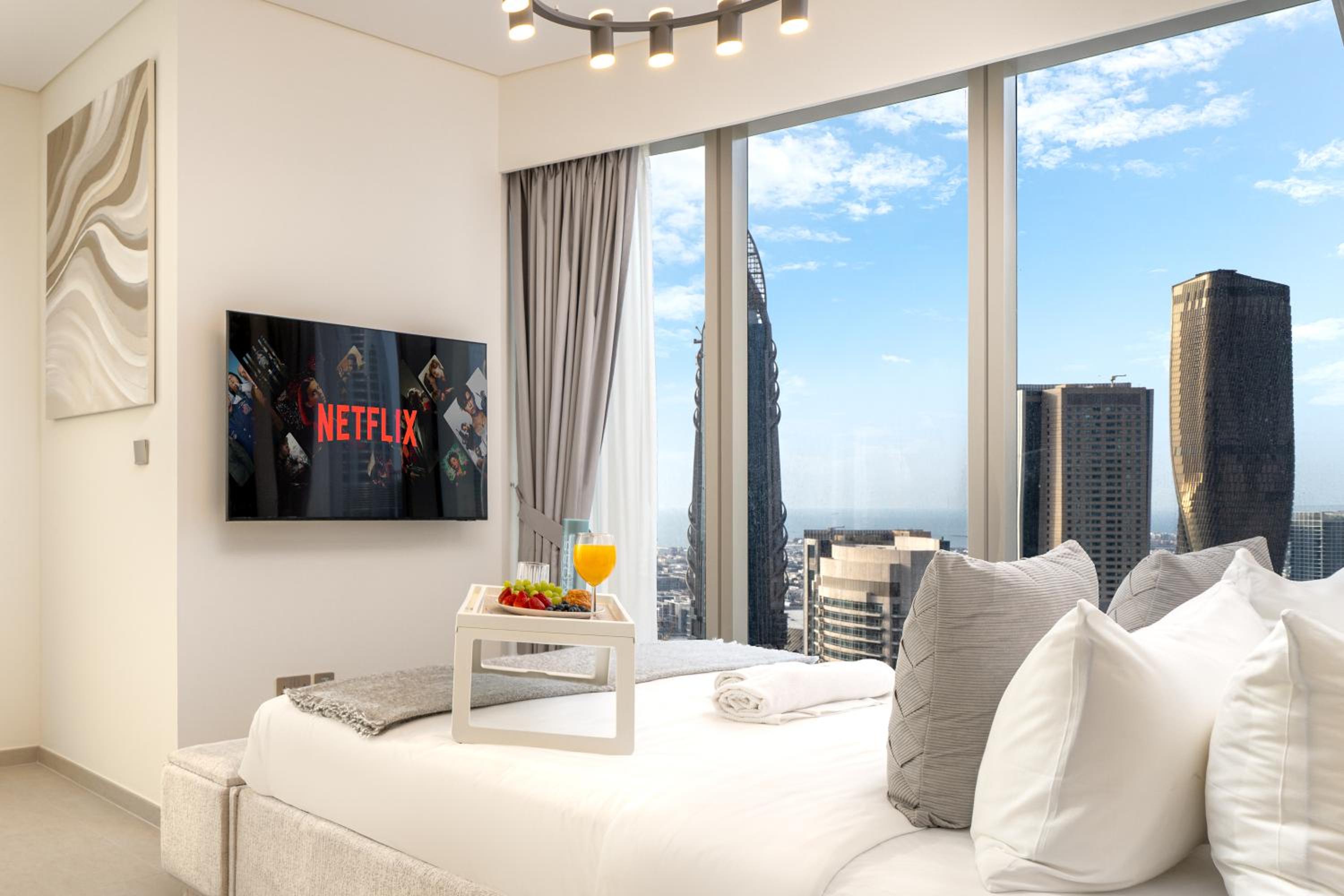 Luxe Living at Grande Signature - Burj Khalifa and Sea Views - Brand New