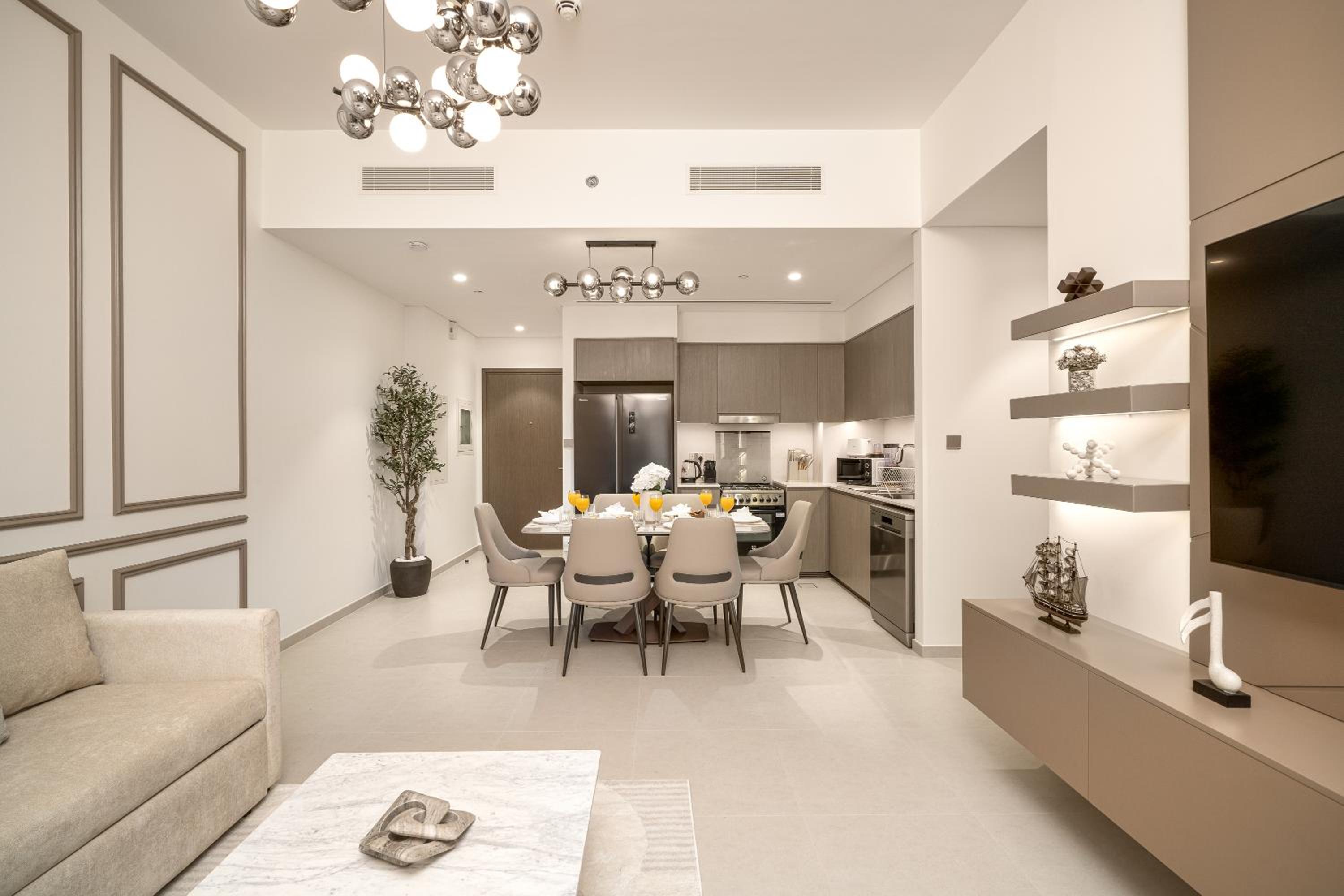 Luxe Living at Grande Signature - Burj Khalifa and Sea Views - Brand New