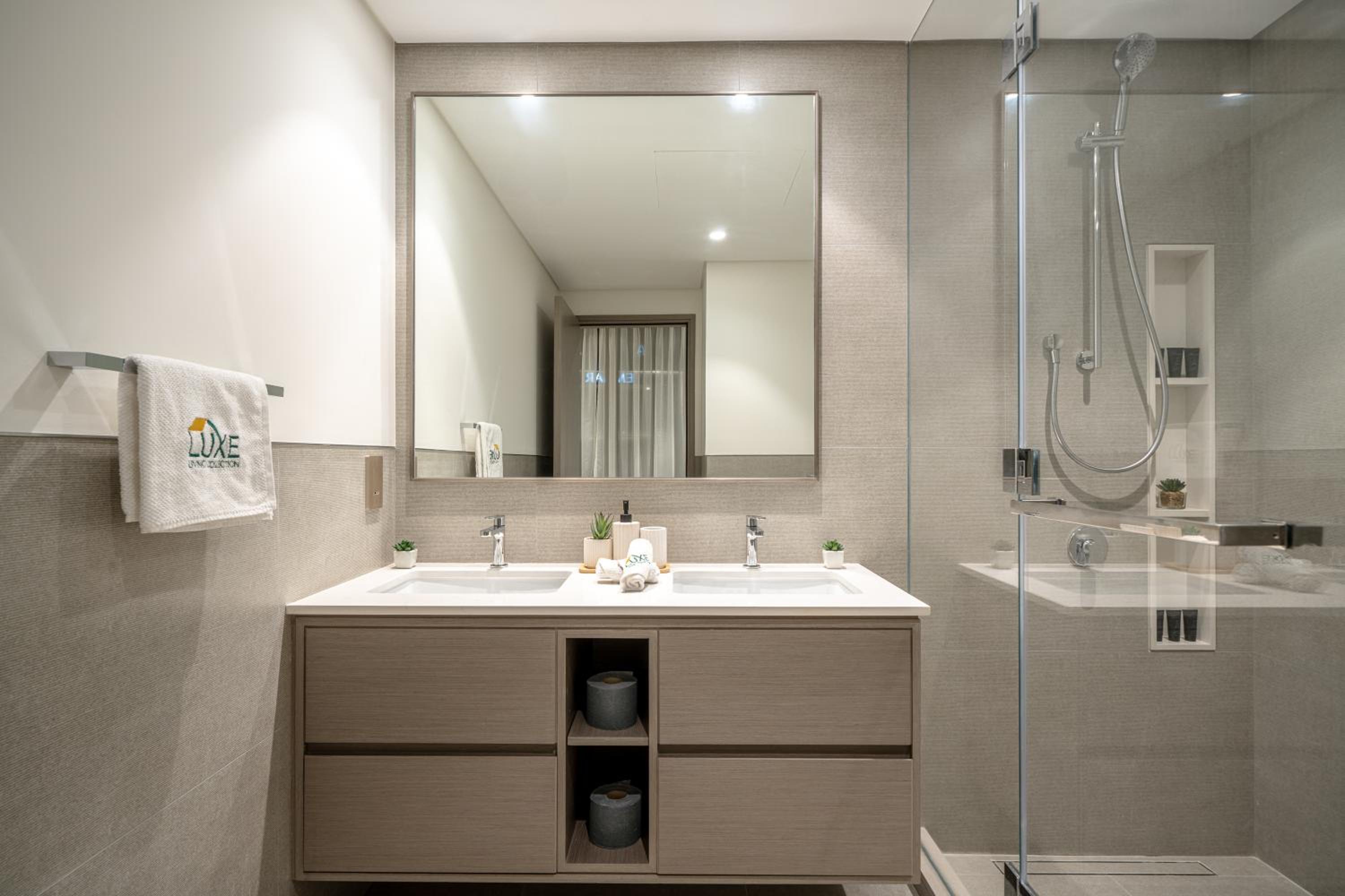 Luxe Living at Grande Signature - Burj Khalifa and Sea Views - Brand New