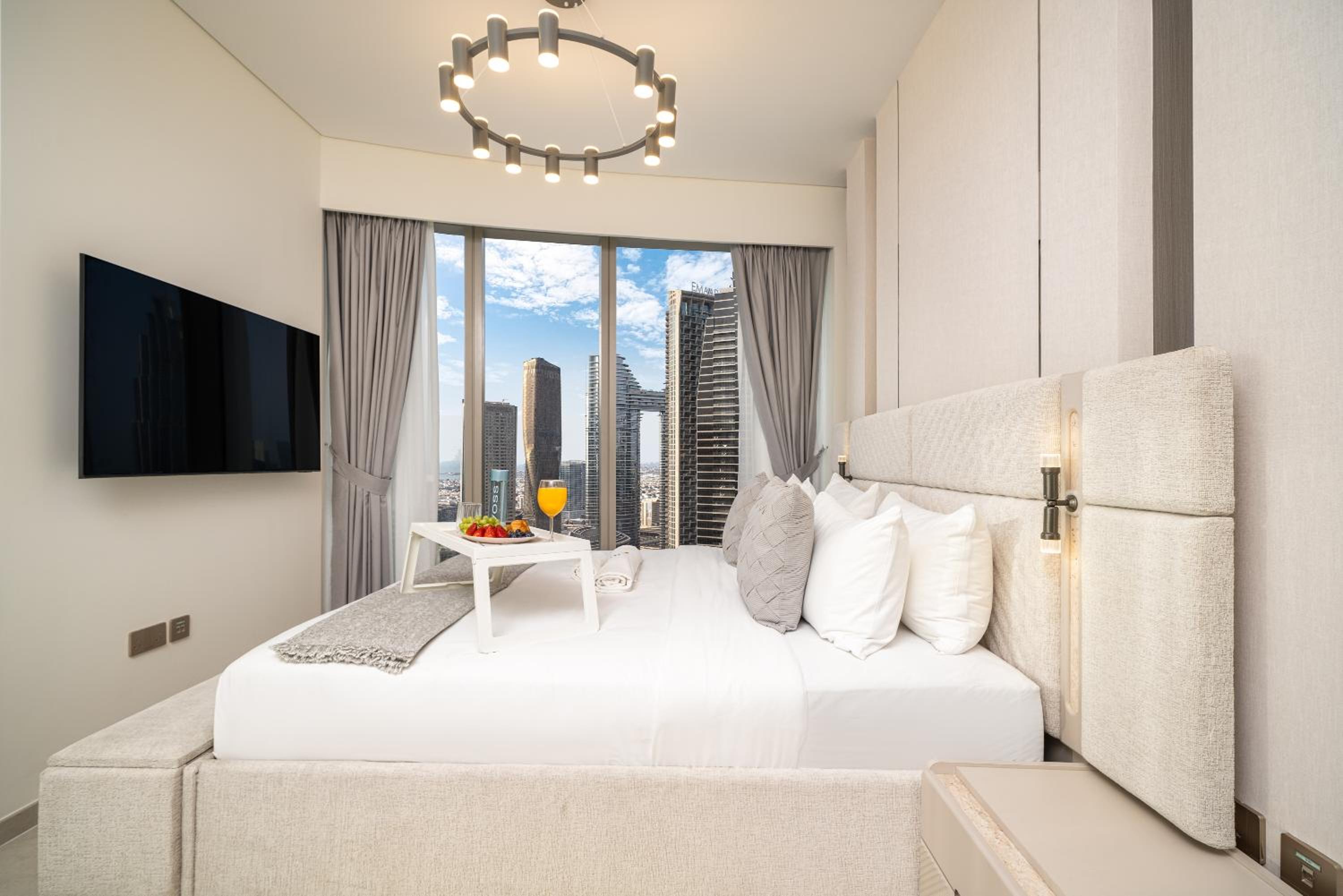 Luxe Living at Grande Signature - Burj Khalifa and Sea Views - Brand New
