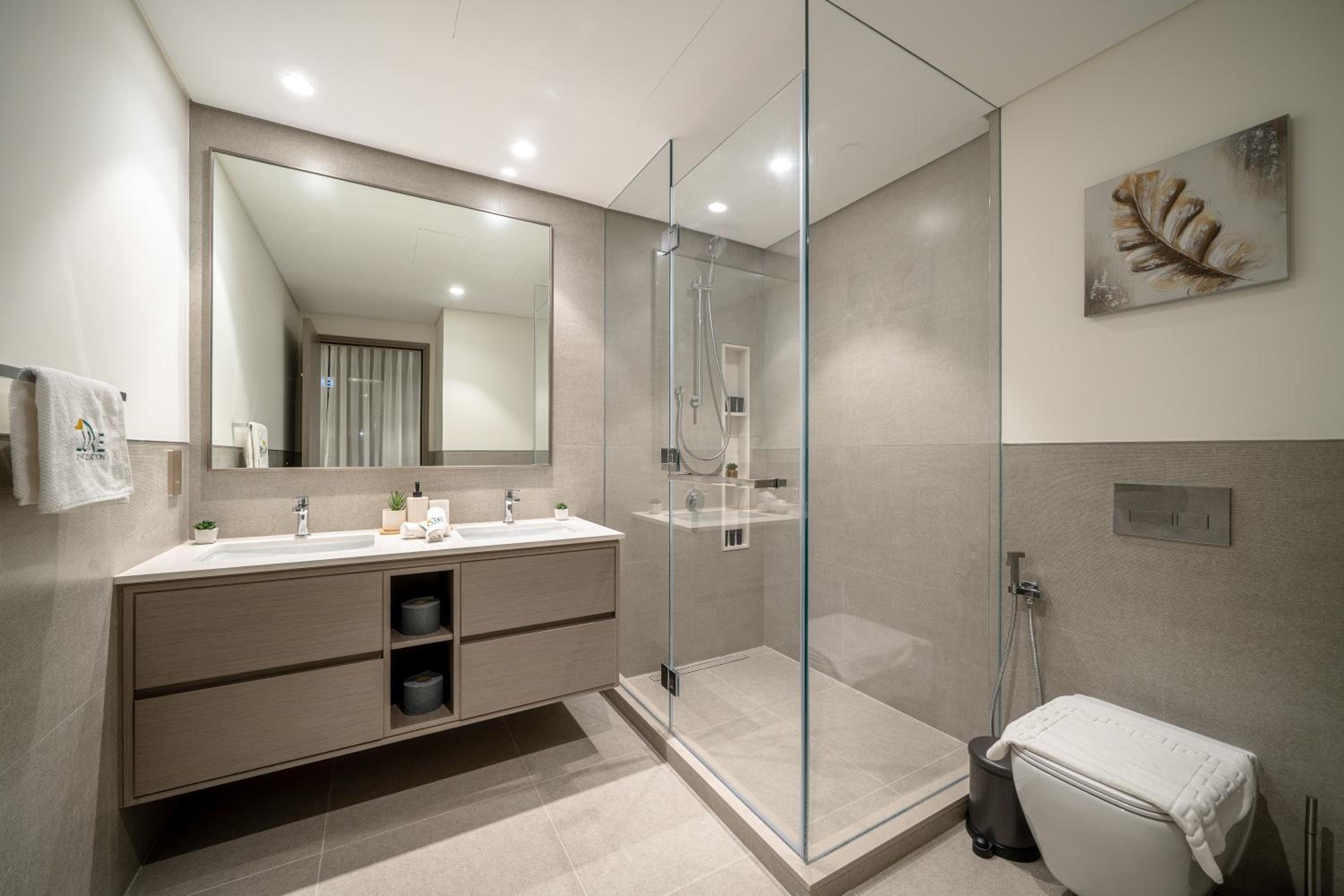 Luxe Living at Grande Signature - Burj Khalifa and Sea Views - Brand New