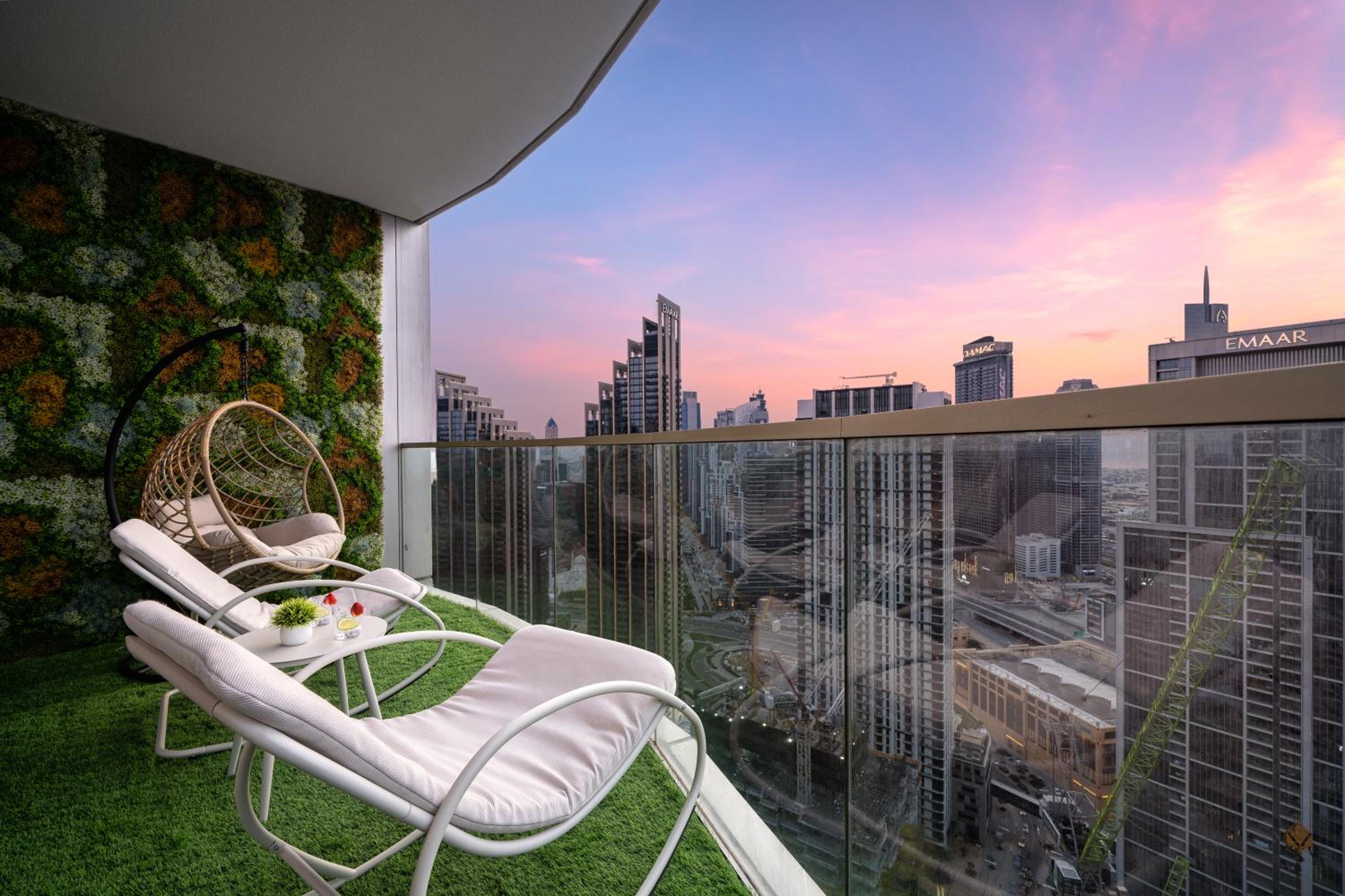 Luxe Living at Grande Signature - Burj Khalifa and Sea Views - Brand New