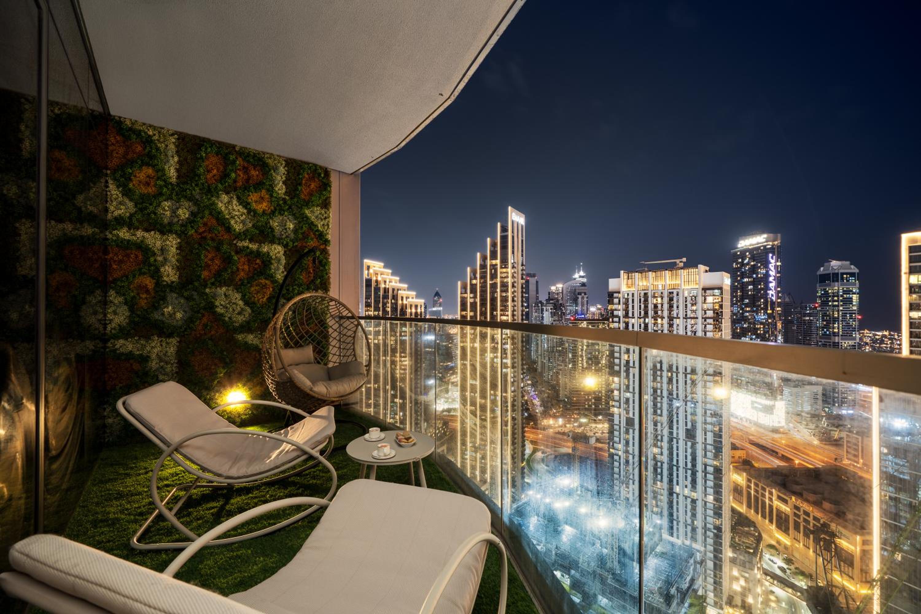 Luxe Living at Grande Signature - Burj Khalifa and Sea Views - Brand New