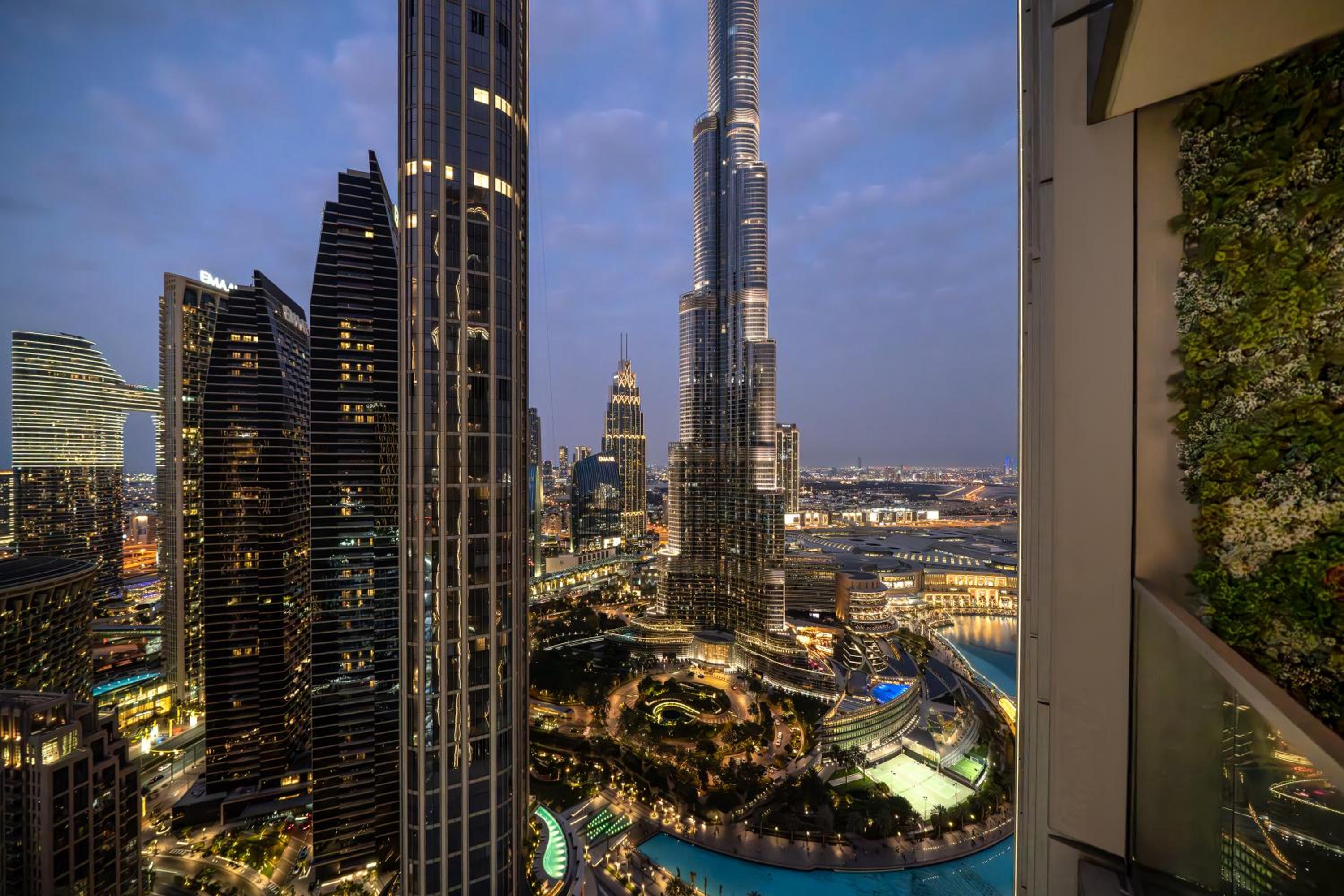 Luxe Living at Grande Signature - Burj Khalifa and Sea Views - Brand New