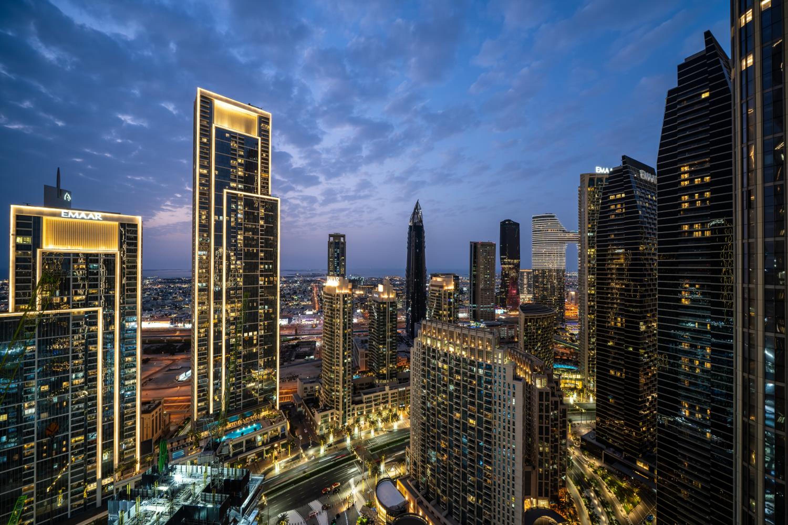 Luxe Living at Grande Signature - Burj Khalifa and Sea Views - Brand New