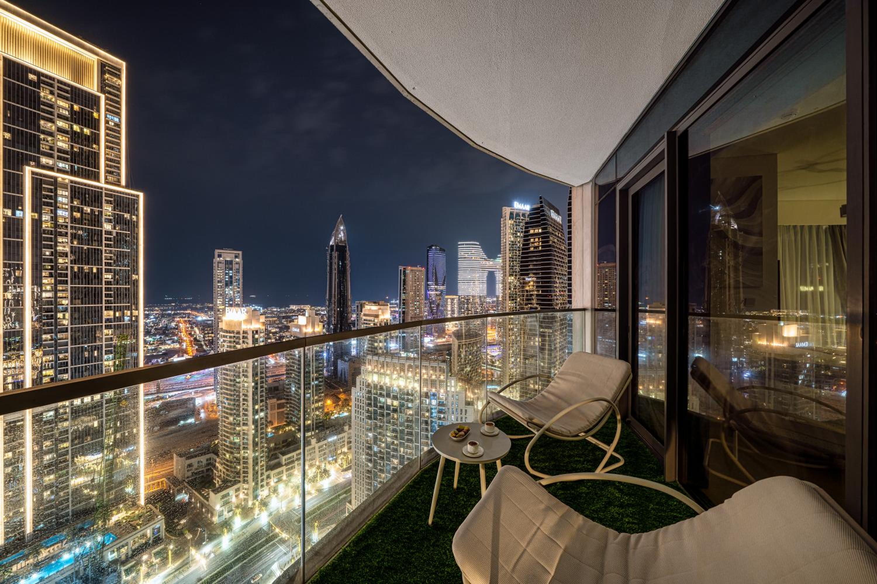 Luxe Living at Grande Signature - Burj Khalifa and Sea Views - Brand New