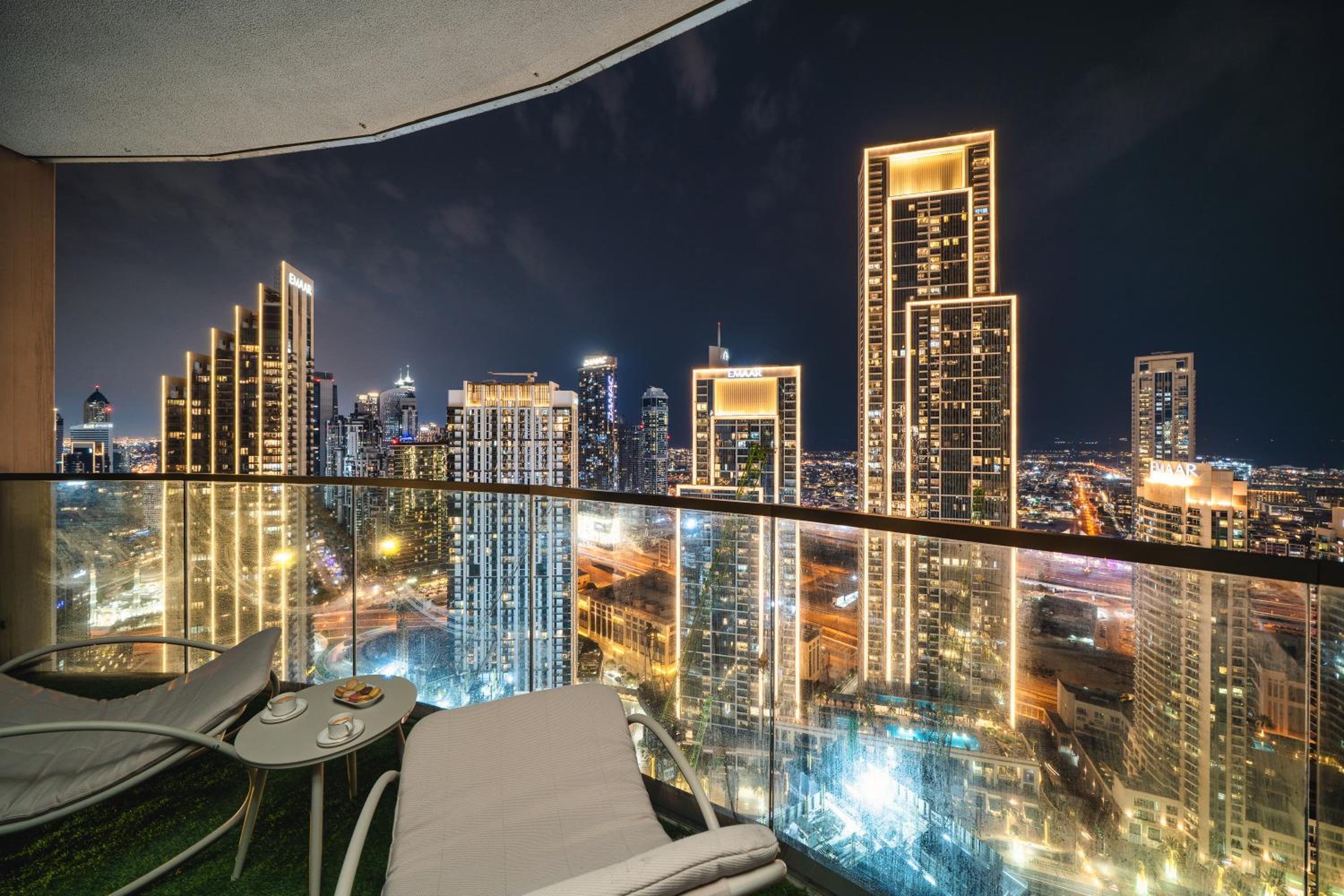 Luxe Living at Grande Signature - Burj Khalifa and Sea Views - Brand New