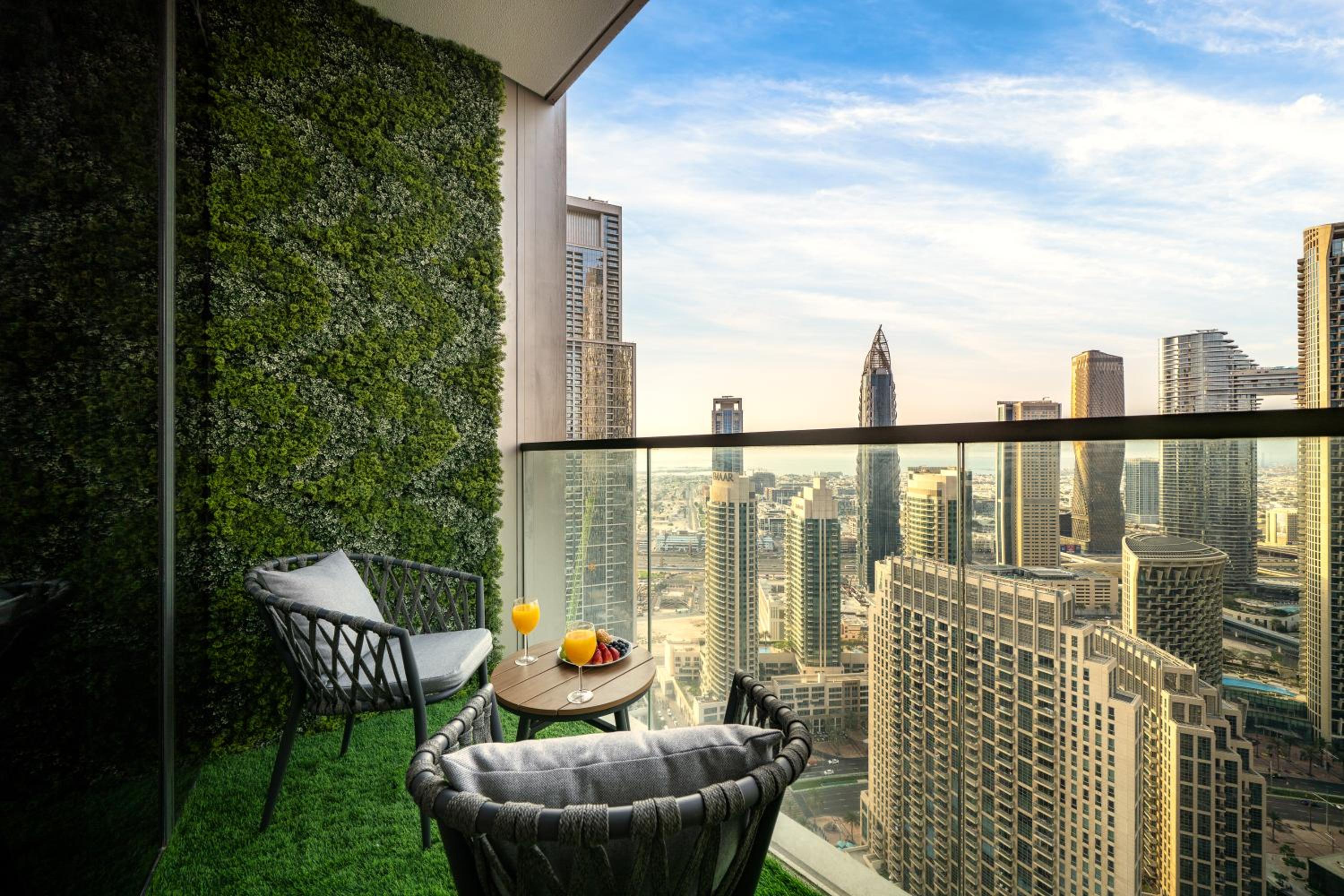 Luxe Living at Grande Signature - Burj Khalifa and Sea Views - Brand New
