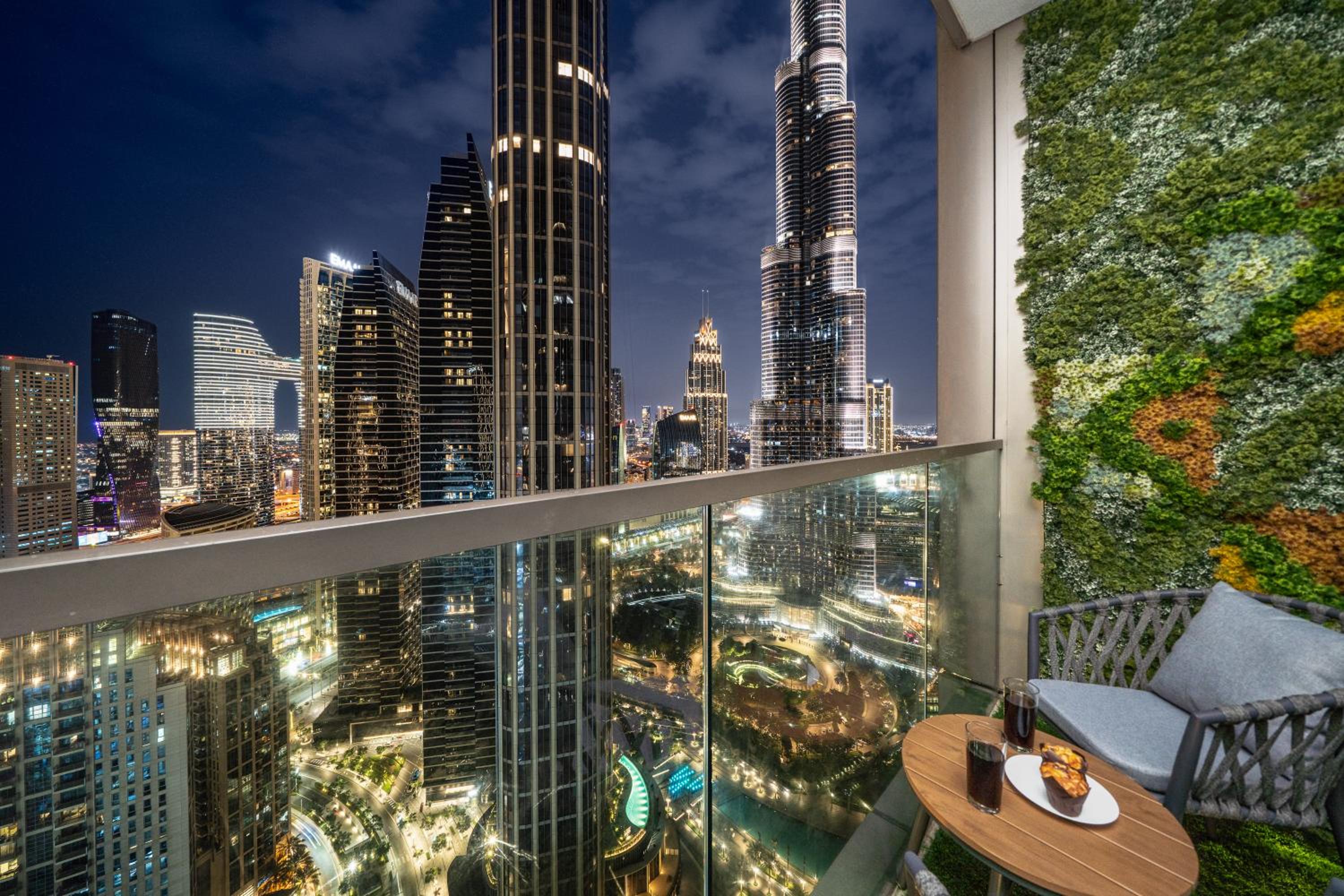 Luxe Living at Grande Signature - Burj Khalifa and Sea Views - Brand New