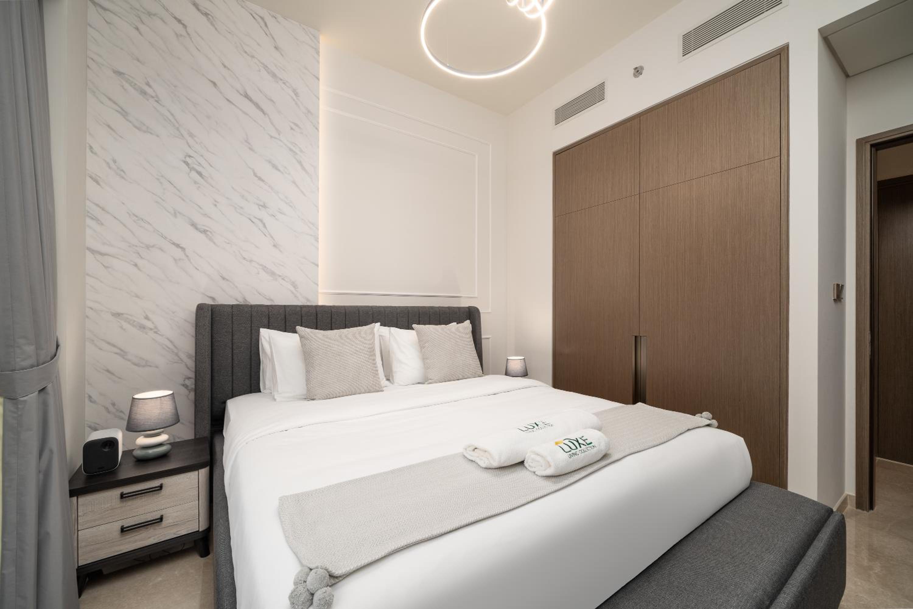 Luxe Living at Grande Signature - Burj Khalifa and Sea Views - Brand New