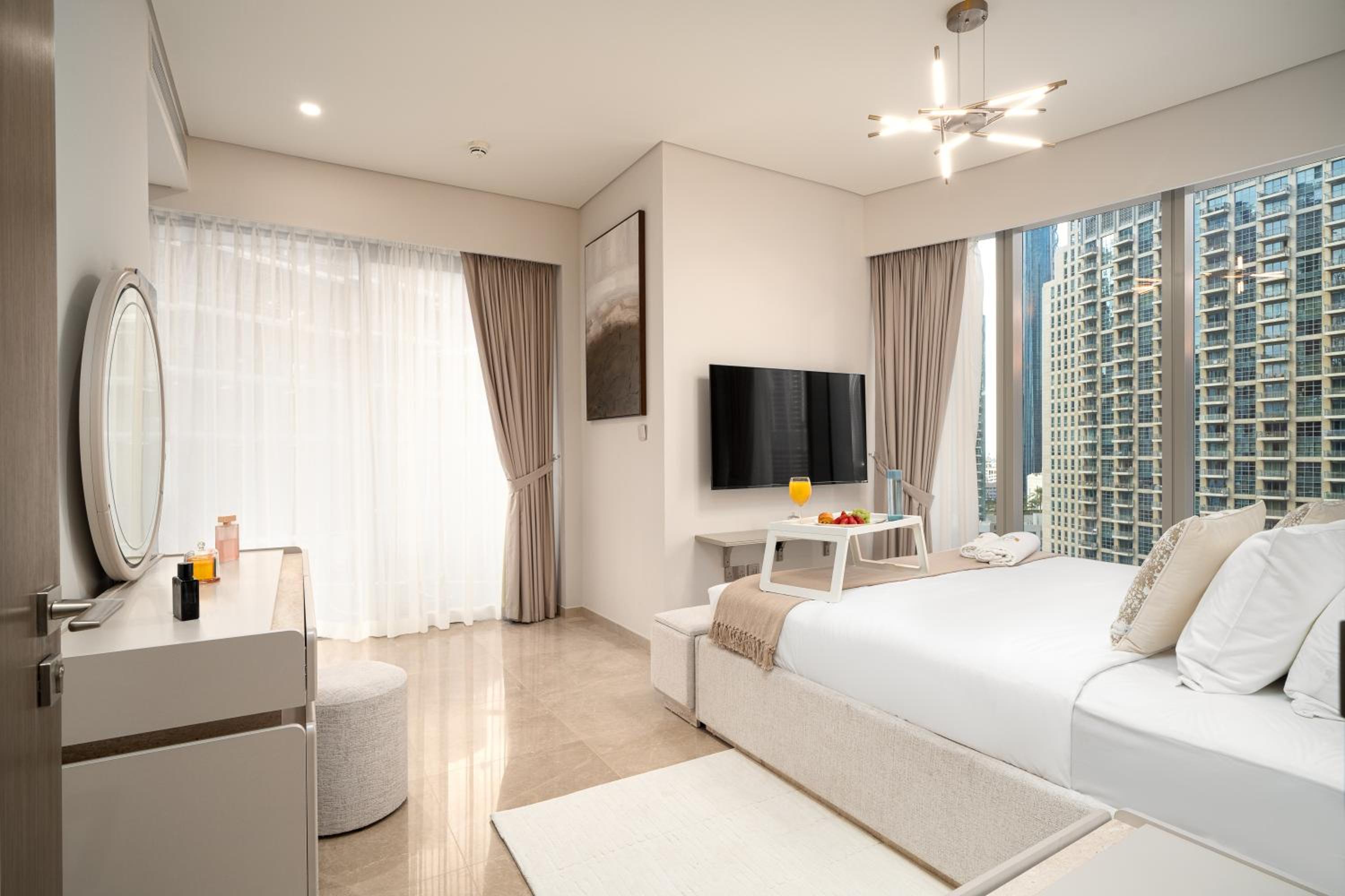 Luxe Living at Grande Signature - Burj Khalifa and Sea Views - Brand New