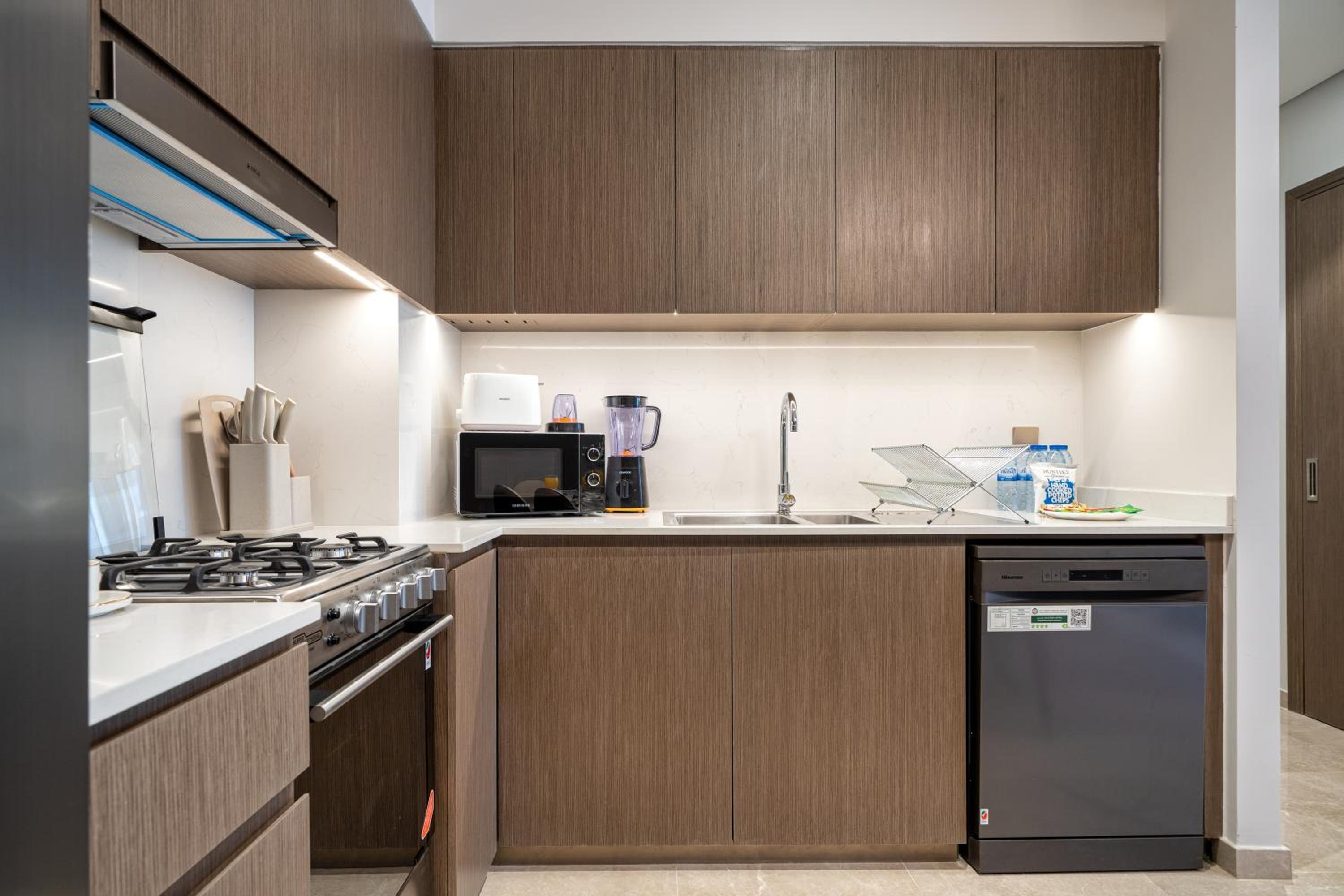 Luxe Living at Grande Signature - Burj Khalifa and Sea Views - Brand New