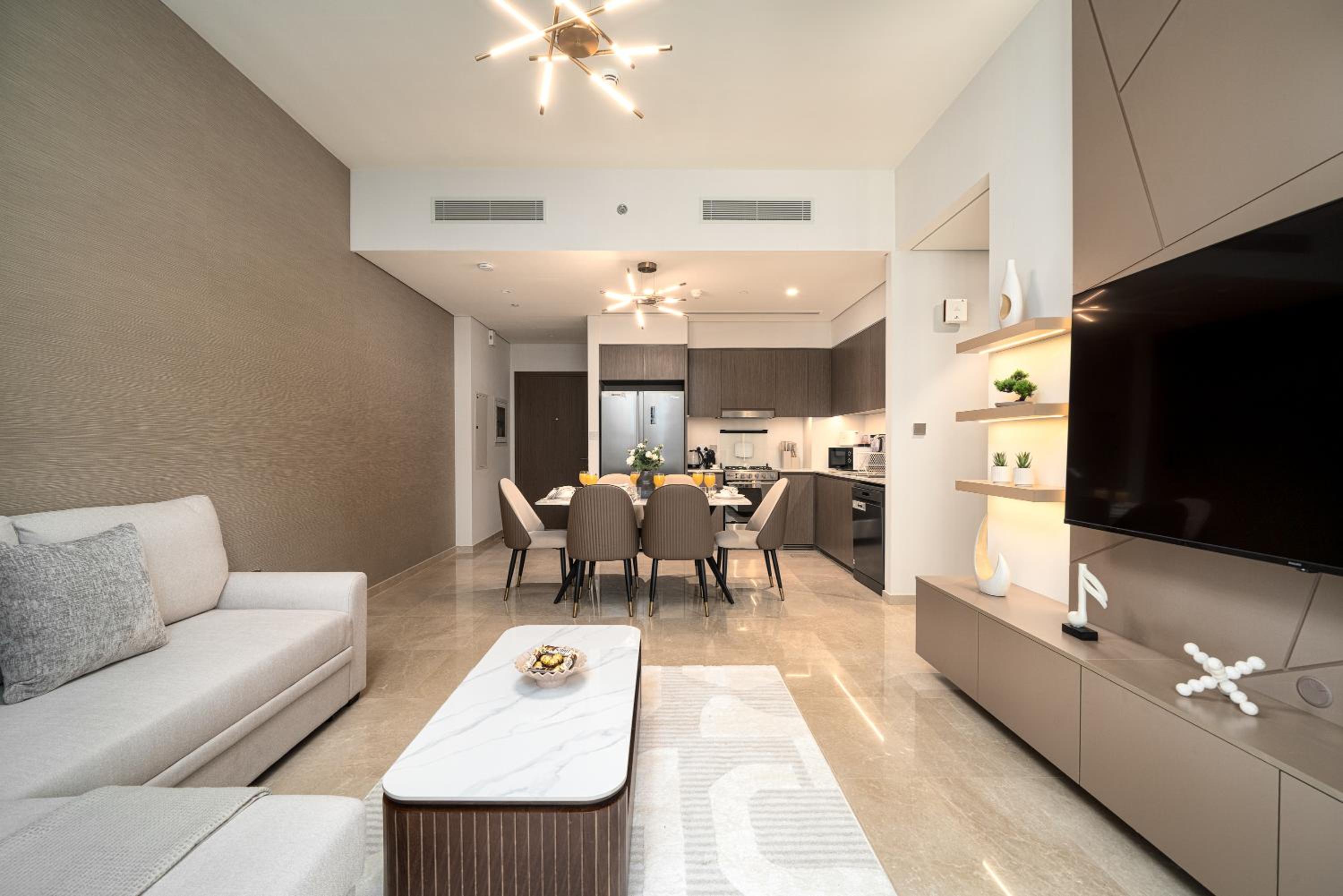 Luxe Living at Grande Signature - Burj Khalifa and Sea Views - Brand New