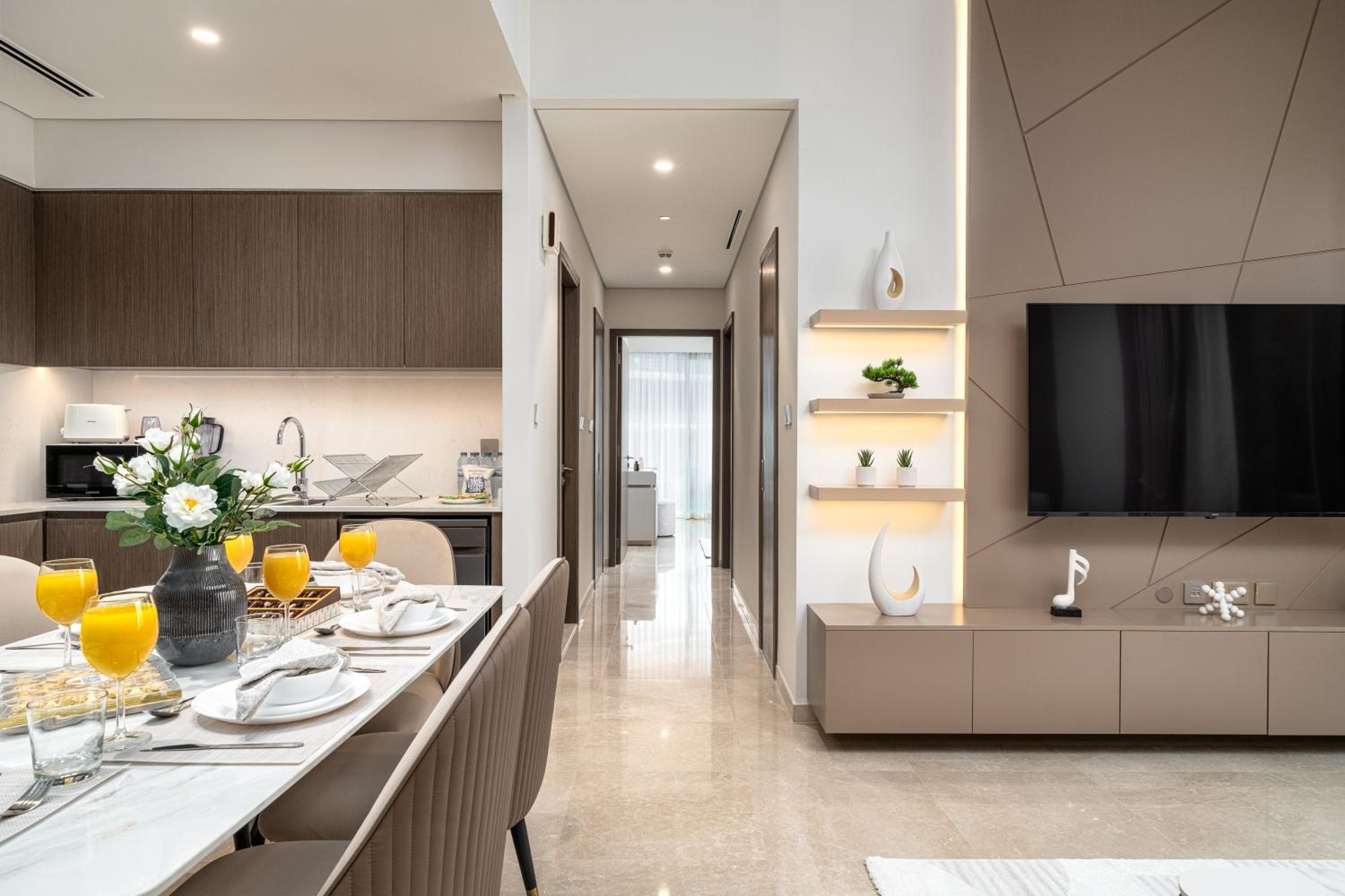 Luxe Living at Grande Signature - Burj Khalifa and Sea Views - Brand New