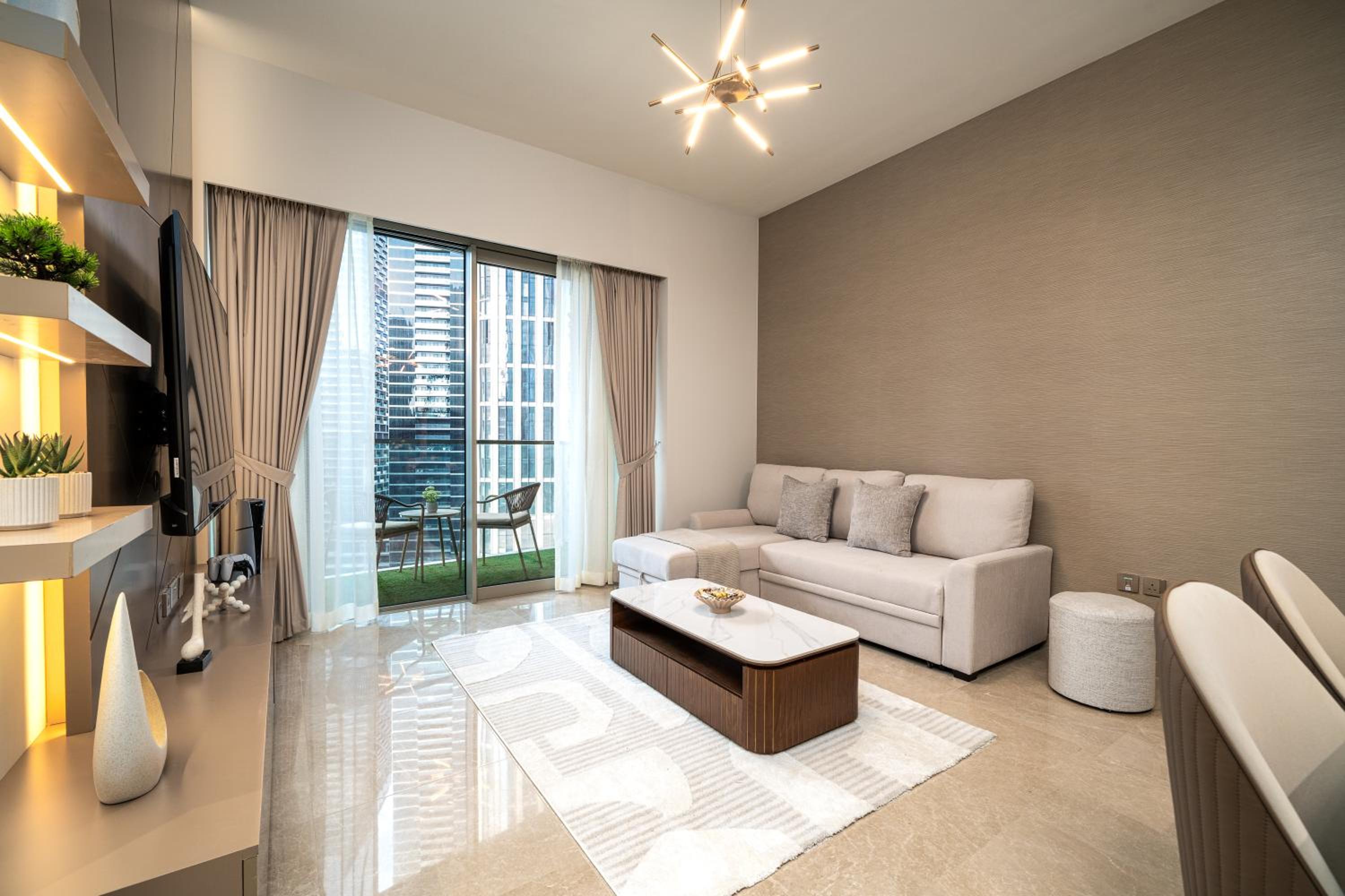 Luxe Living at Grande Signature - Burj Khalifa and Sea Views - Brand New