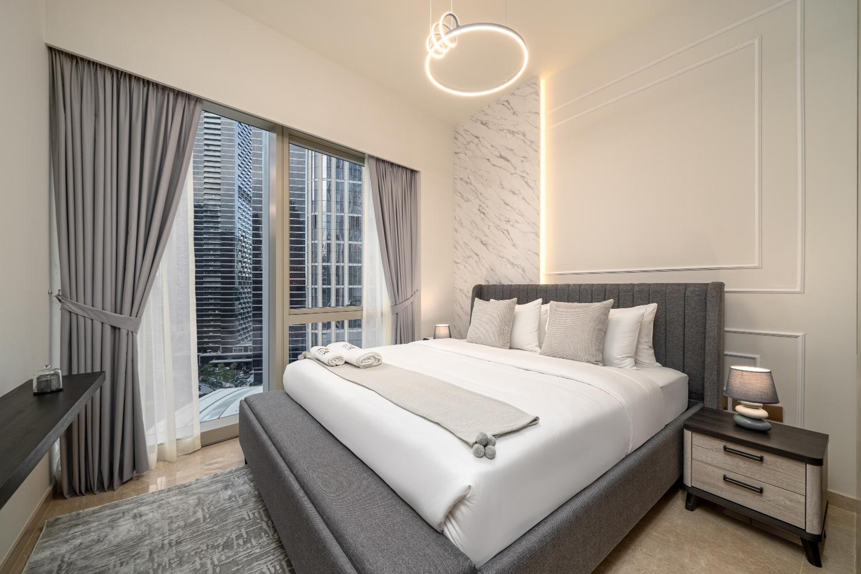 Luxe Living at Grande Signature - Burj Khalifa and Sea Views - Brand New