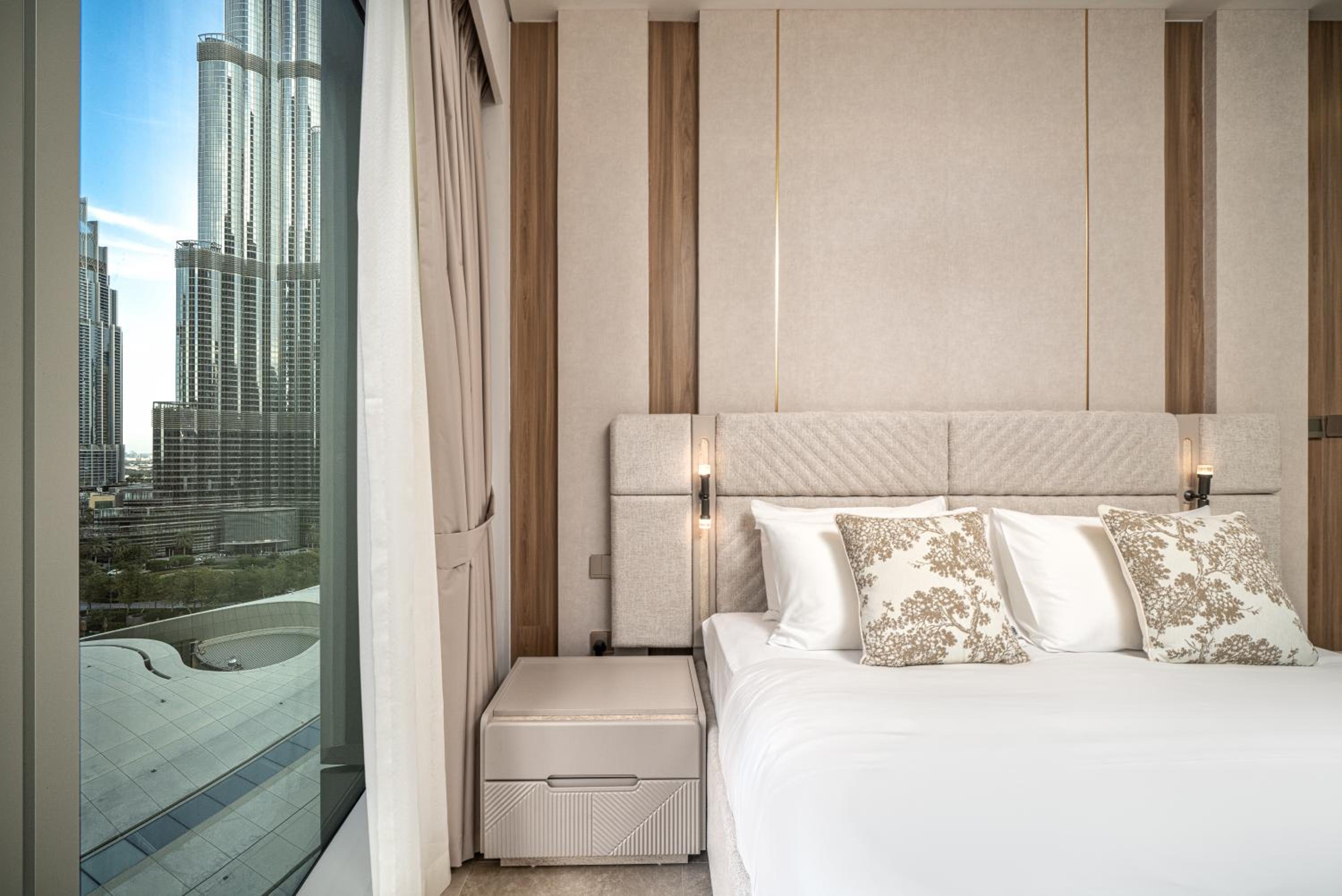 Luxe Living at Grande Signature - Burj Khalifa and Sea Views - Brand New