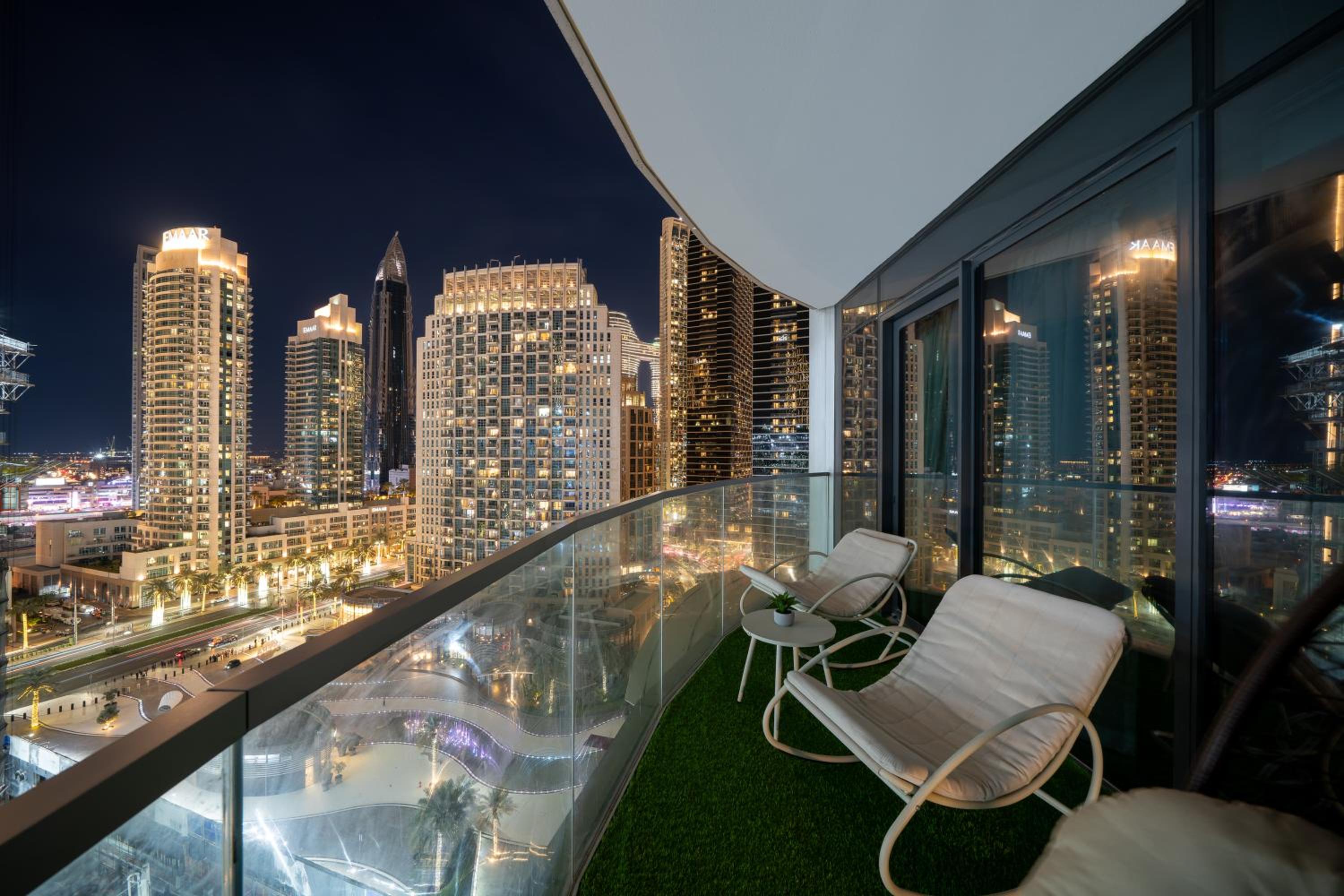 Luxe Living at Grande Signature - Burj Khalifa and Sea Views - Brand New