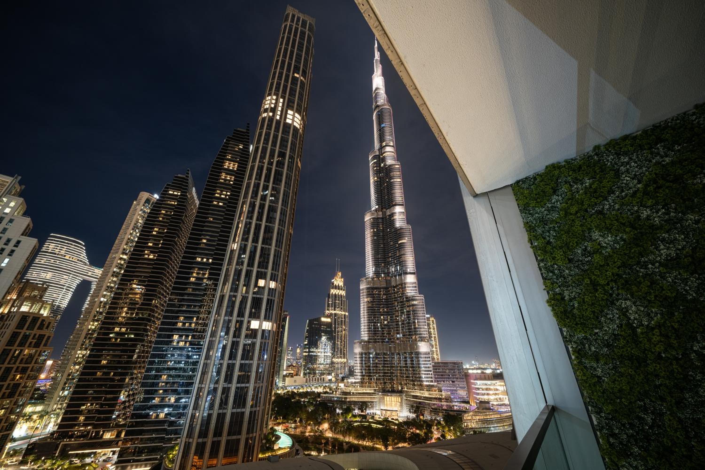 Luxe Living at Grande Signature - Burj Khalifa and Sea Views - Brand New