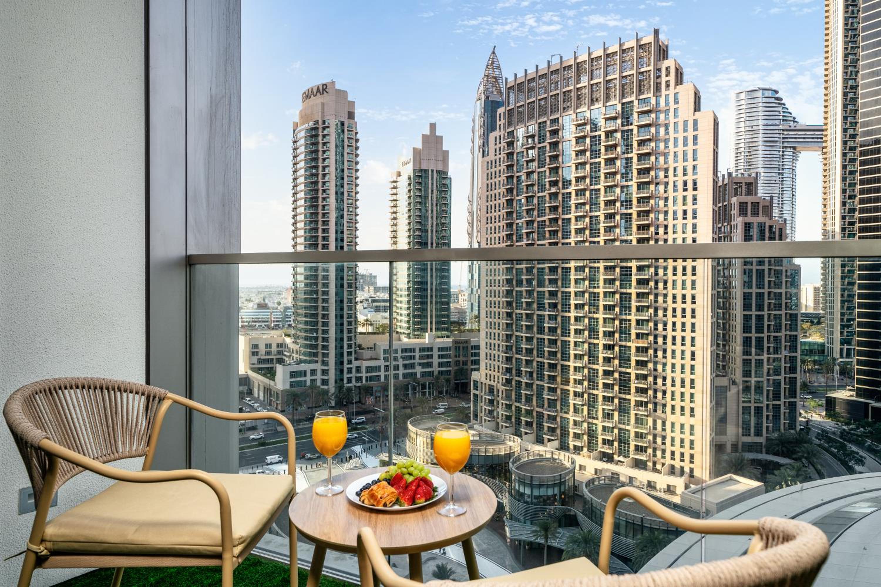 Luxe Living at Grande Signature - Burj Khalifa and Sea Views - Brand New