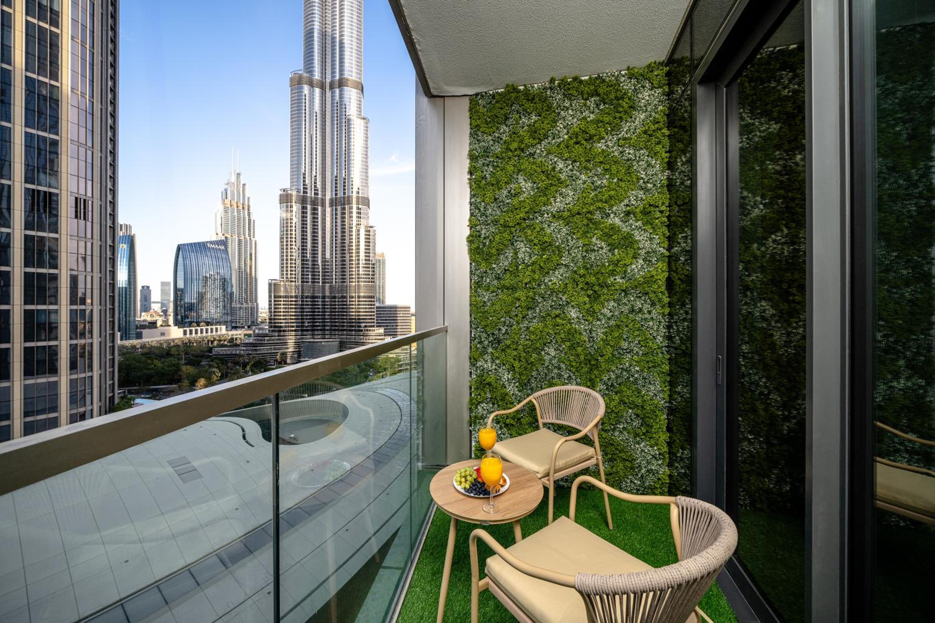 Luxe Living at Grande Signature - Burj Khalifa and Sea Views - Brand New